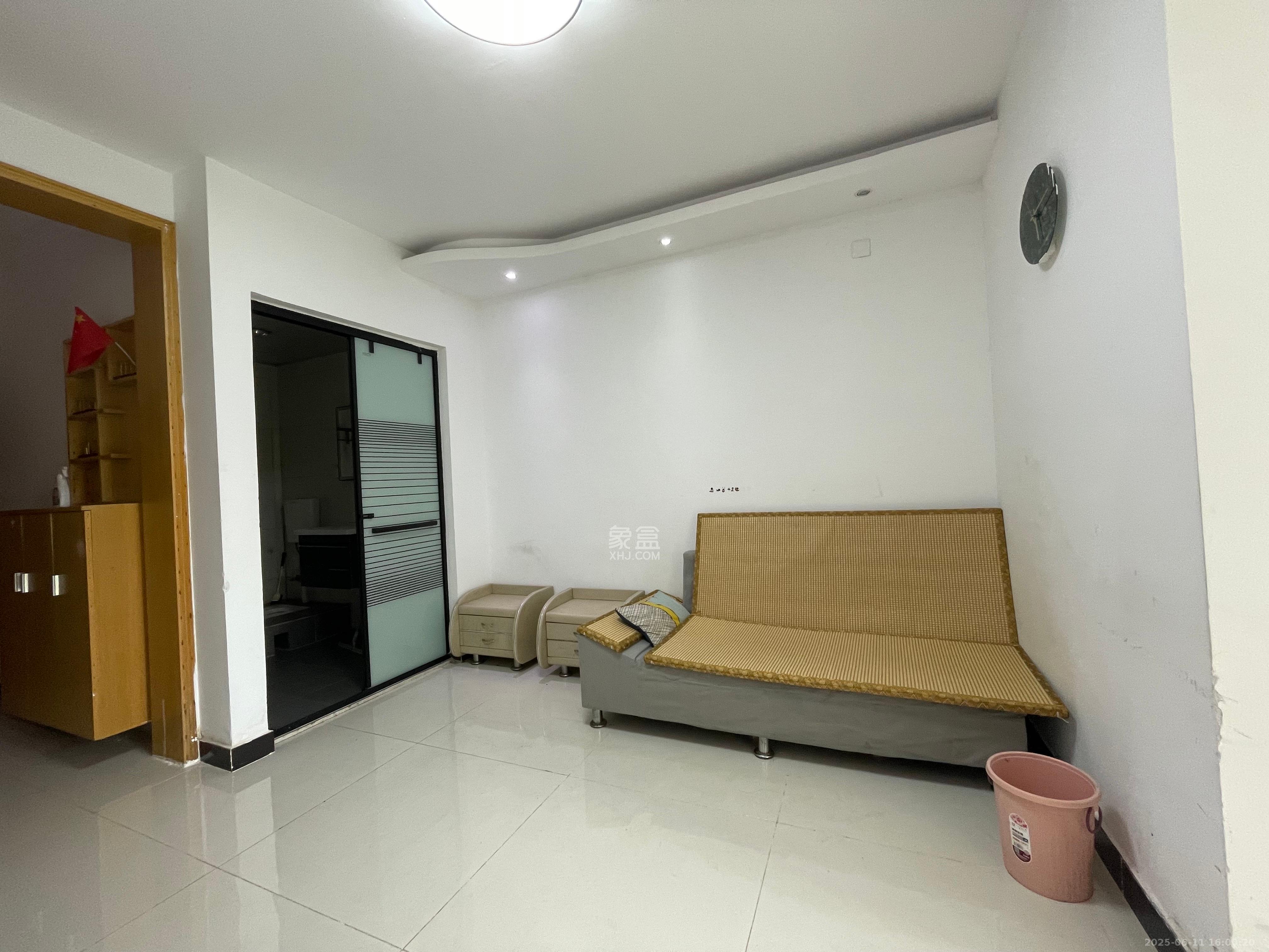 江临天下  2室1厅1卫    1600.0元/月 江临天下  2室1厅1卫    1600.0元/月室内图