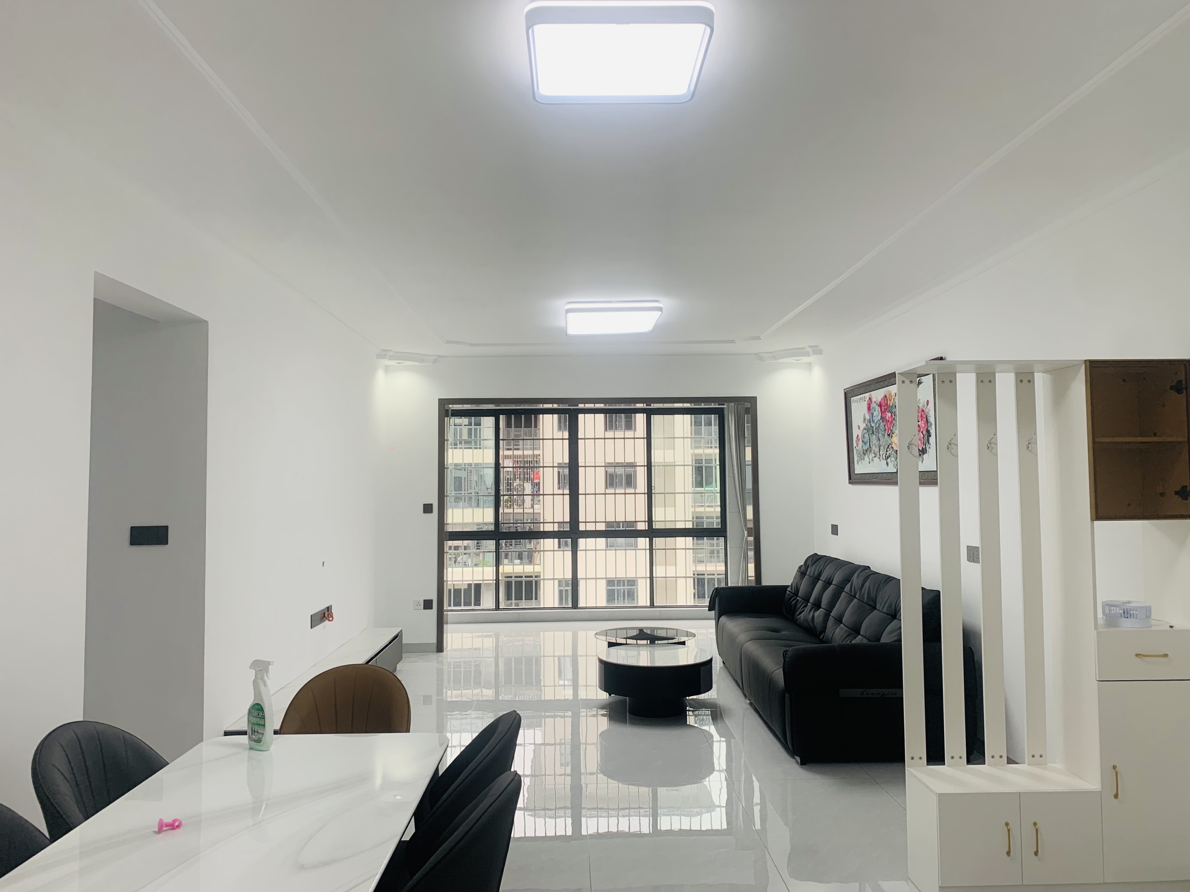 互助小区电梯房 3室2厅2卫 2100.0元/月 互助小区电梯房 3室2厅2卫 2100.0元/月室内图