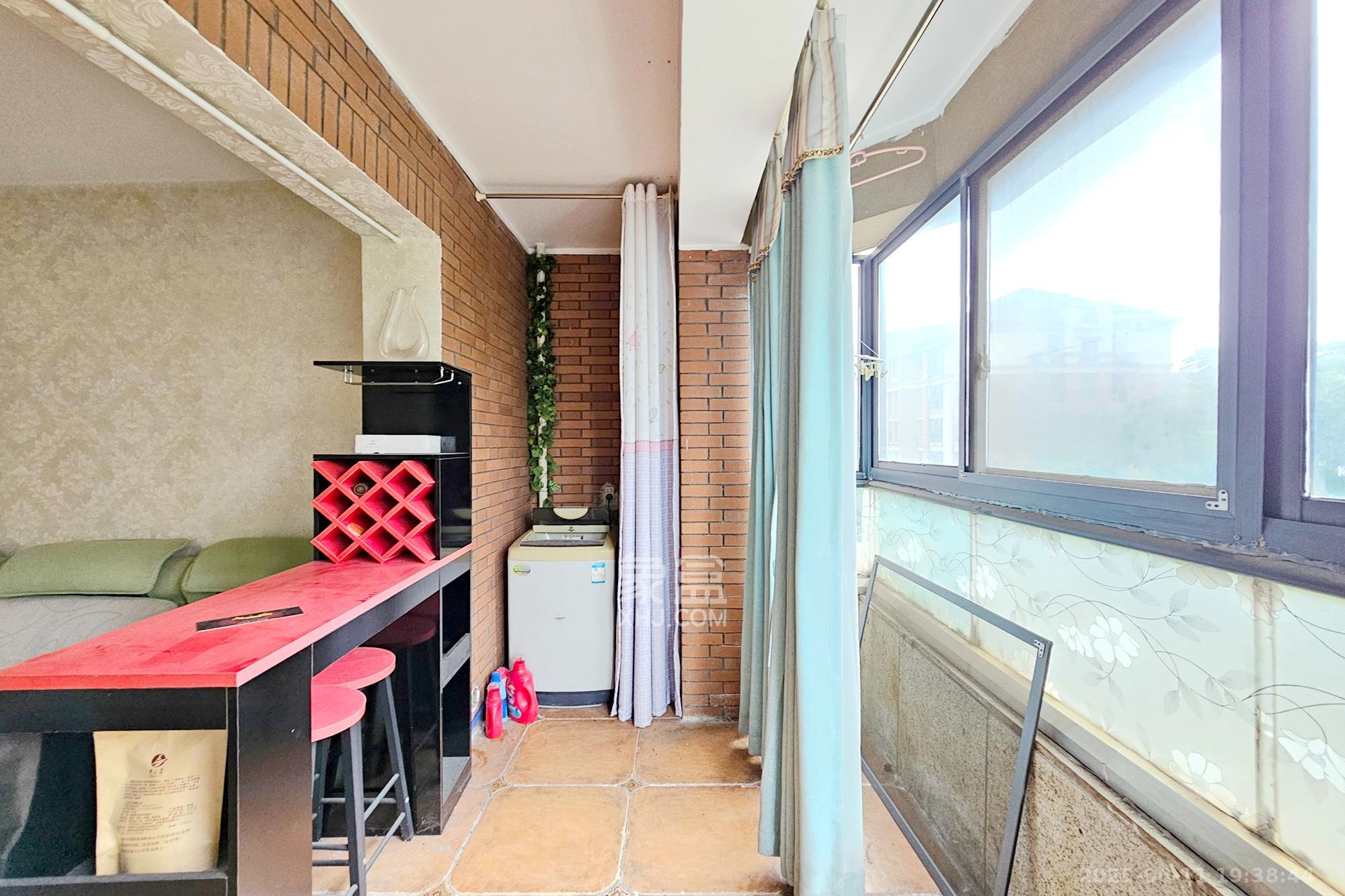 绿城桂花城  1室1厅1卫    65.0万 绿城桂花城  1室1厅1卫    65.0万阳台