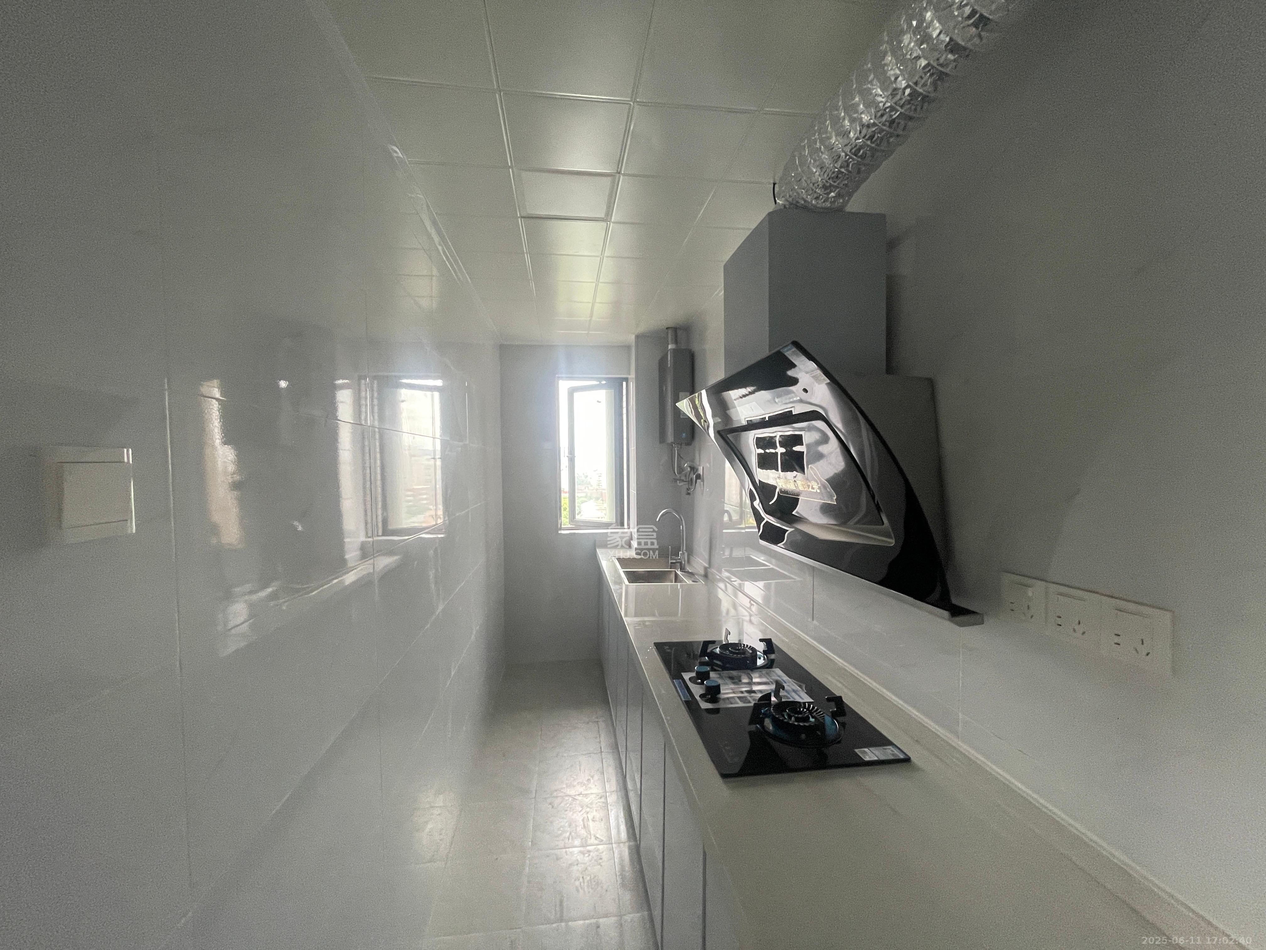 亚商国际  2室2厅1卫    2000.0元/月室内图