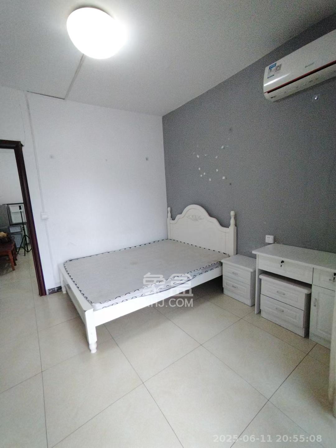 湖湾世景 4室2厅1卫 1700.0元/月 湖湾世景 4室2厅1卫 1700.0元/月室内图