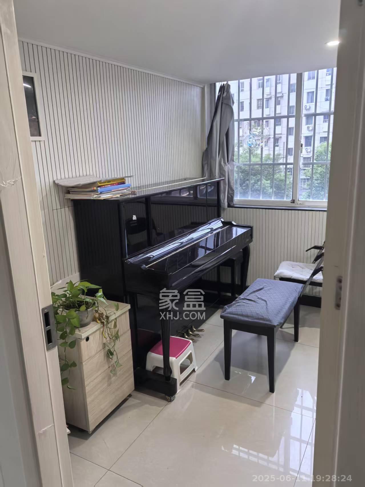 科达名居  4室1厅1卫   3400.00元/月室内图
