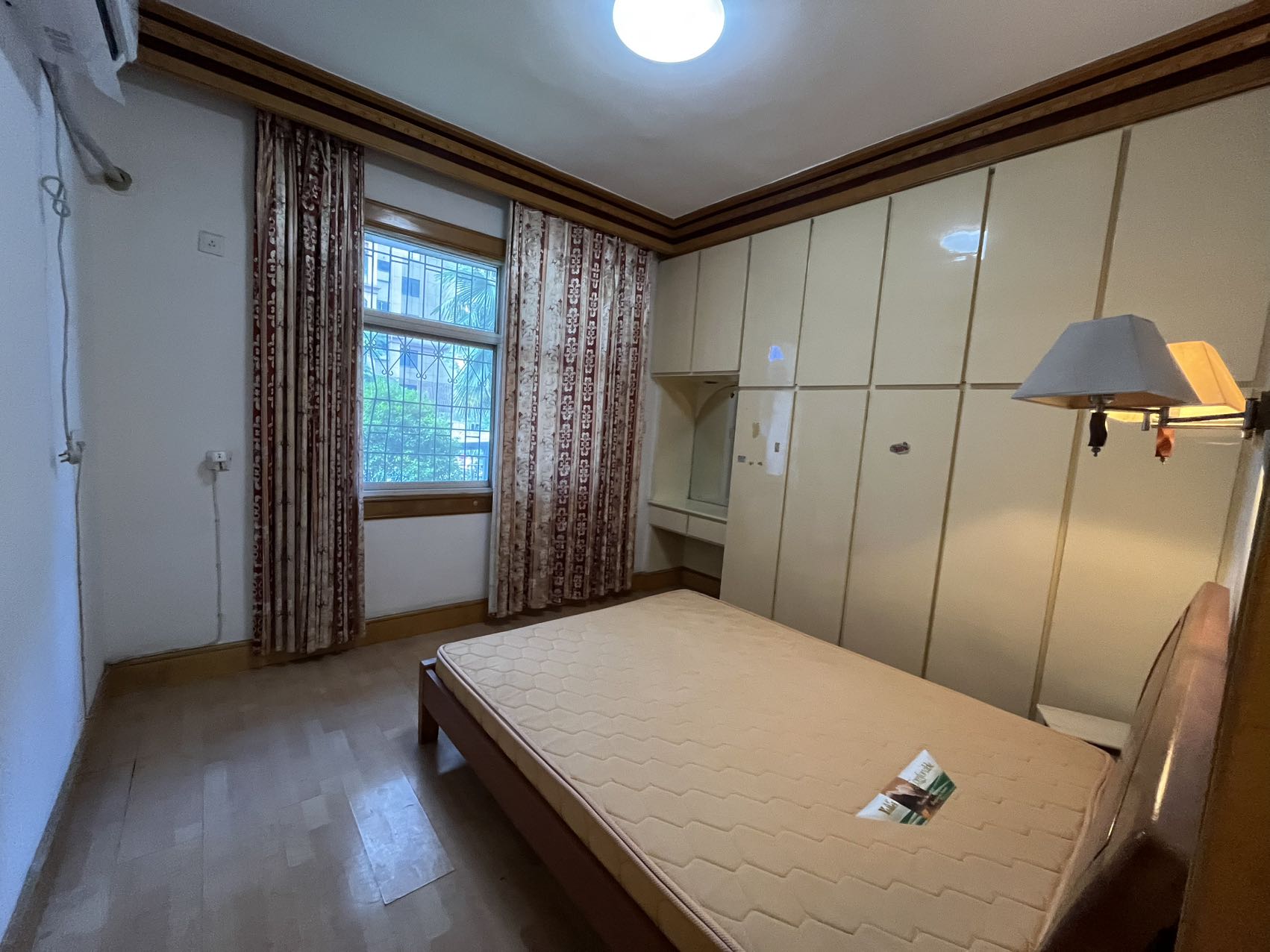 电力局家属楼  3室2厅1卫   39.00万客厅