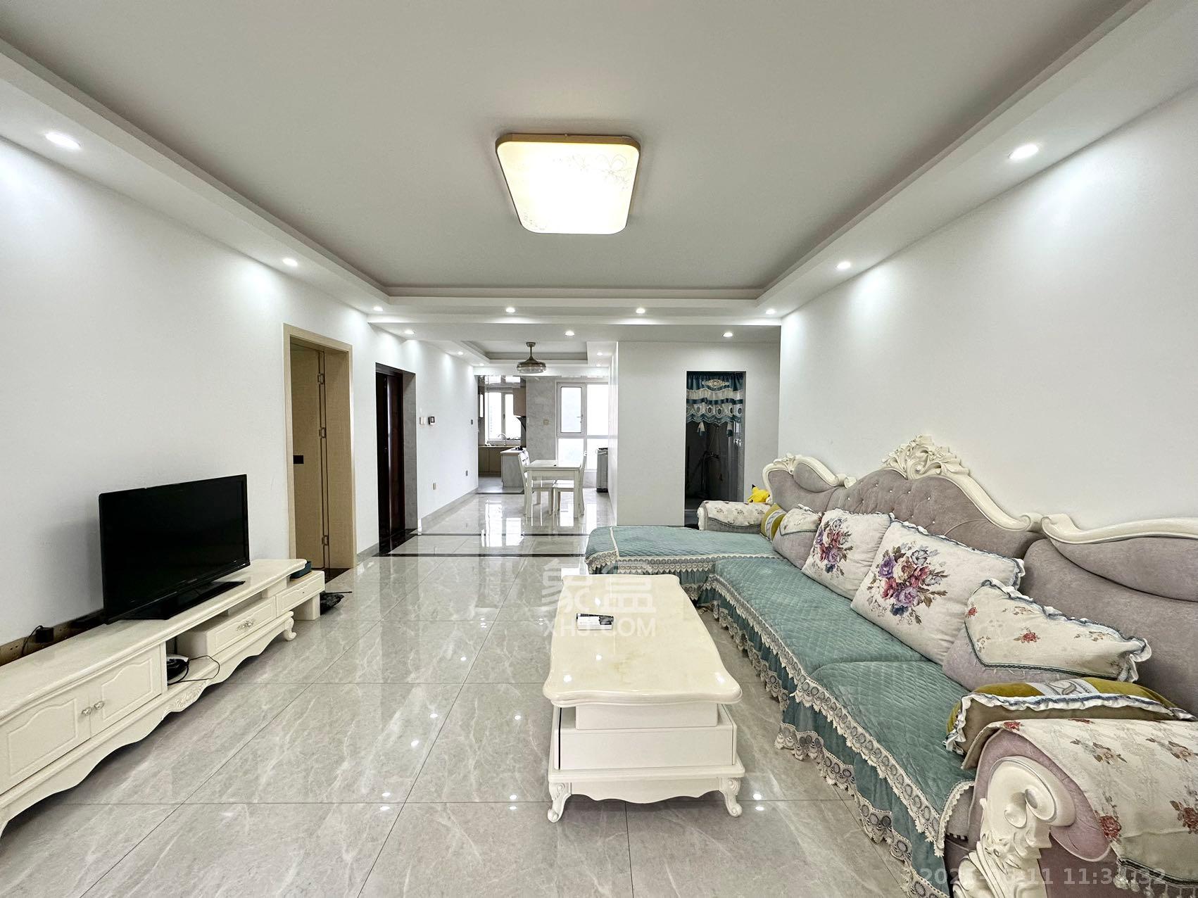 五矿万境水岸 3室2厅2卫 69.8万 五矿万境水岸 3室2厅2卫 69.8万客厅