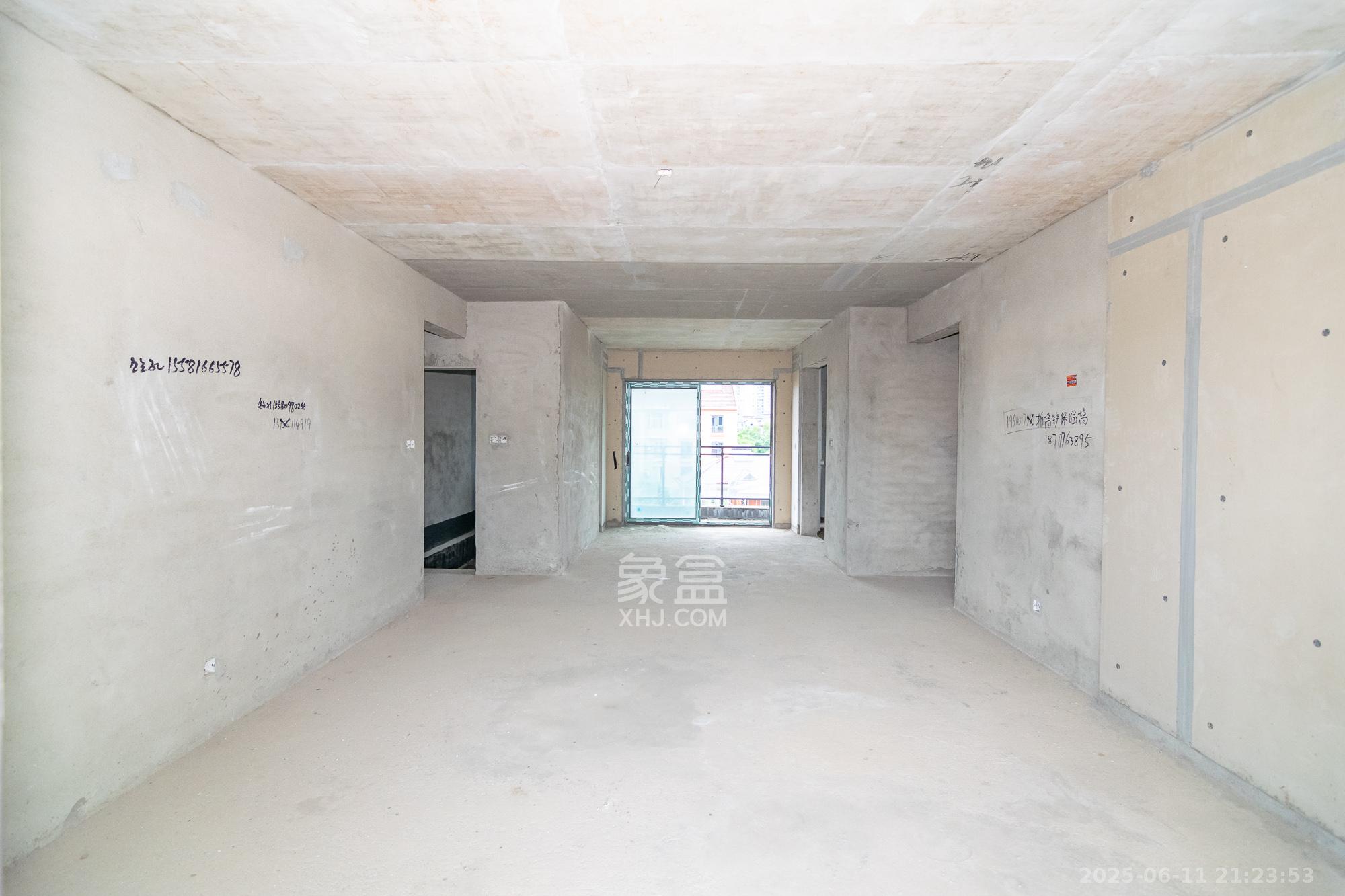 润和谷山郡(悦禧山庄水榭花都)  5室2厅3卫    139.0万 润和谷山郡(悦禧山庄水榭花都)  5室2厅3卫    139.0万客厅