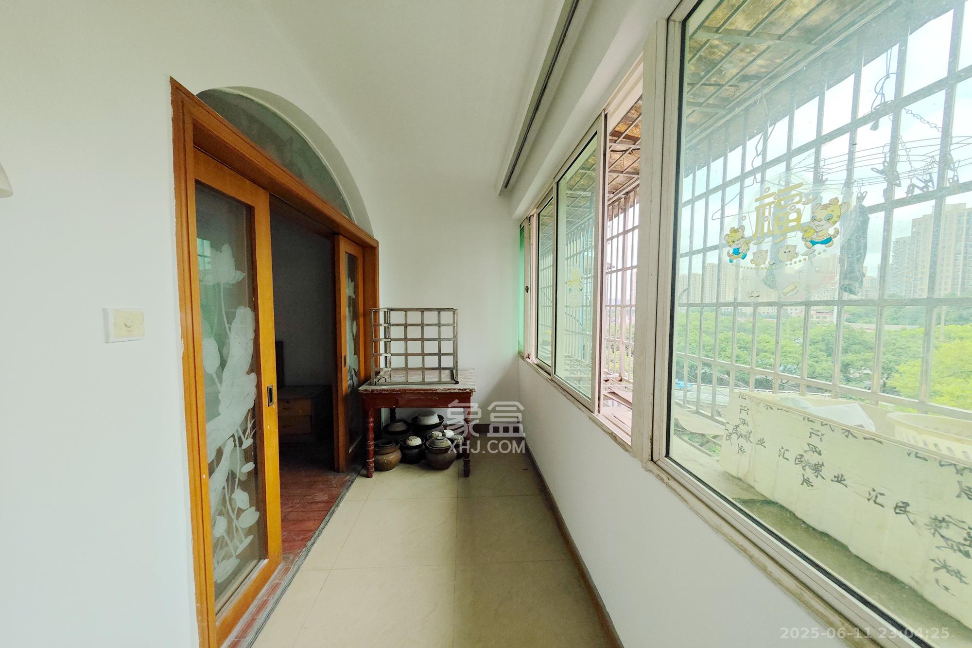 桔园小区1-8片 4室2厅2卫 80.0万 桔园小区1-8片 4室2厅2卫 80.0万阳台