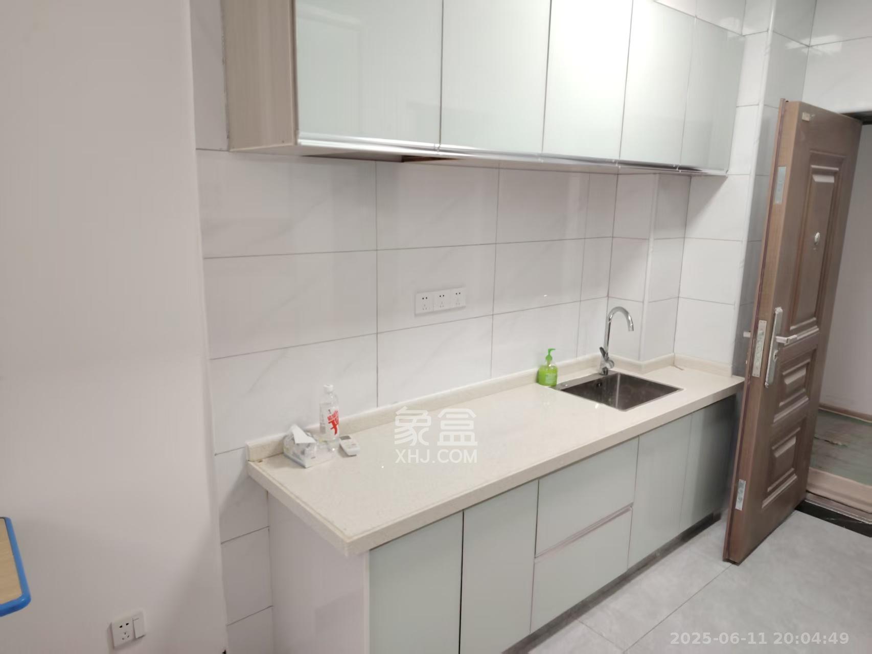 奥克斯滨仕花园(奥克斯洋湖广场/奥克斯中心) 1室1厅1卫 2000.0元/月 奥克斯滨仕花园(奥克斯洋湖广场/奥克斯中心) 1室1厅1卫 2000.0元/月室内图