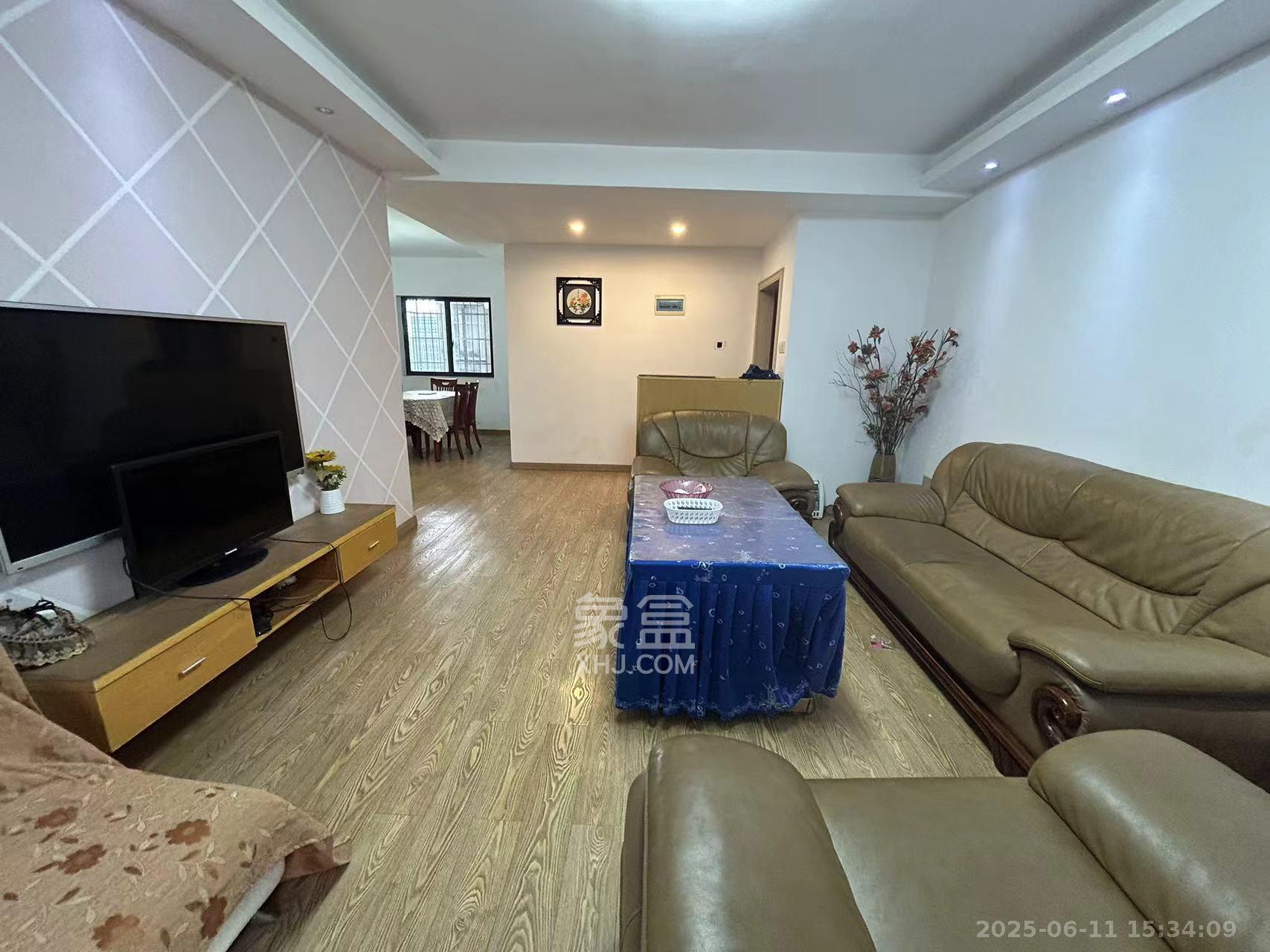 曙光领峰(曙光家园)  3室2厅1卫    3300.0元/月 曙光领峰(曙光家园)  3室2厅1卫    3300.0元/月室内图