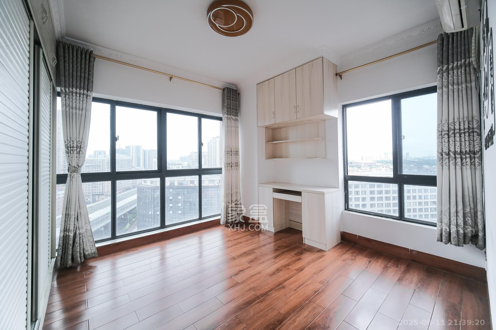 山水湾 3室2厅1卫 67.0万 山水湾 3室2厅1卫 67.0万卧室