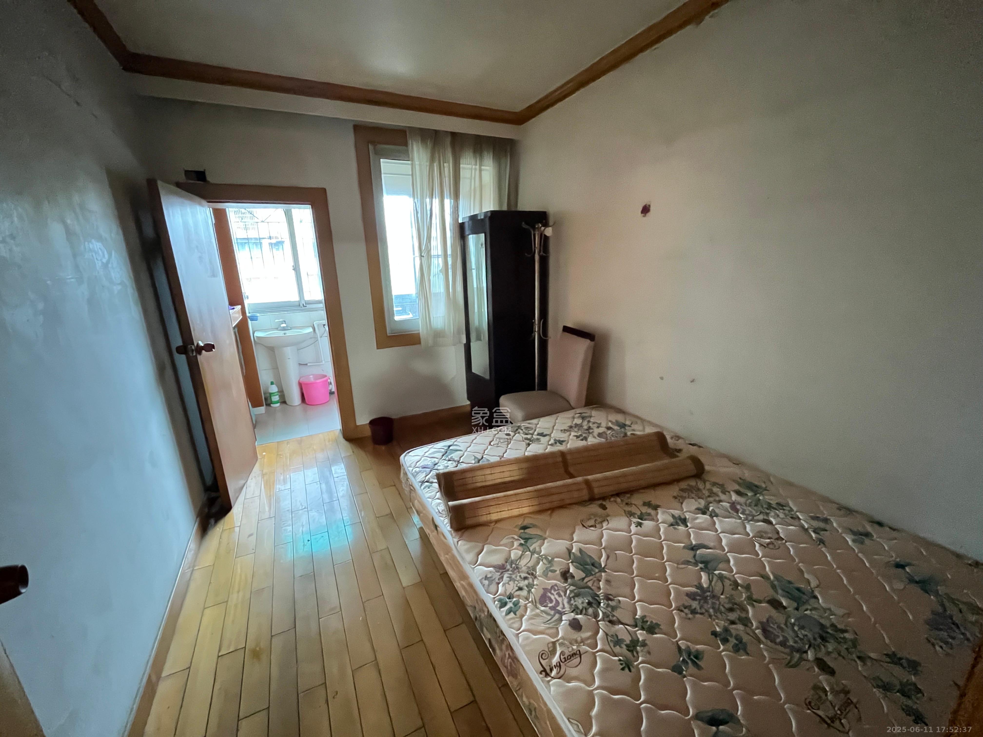 湘江航运宿舍  3室2厅1卫    1800.0元/月 湘江航运宿舍  3室2厅1卫    1800.0元/月室内图