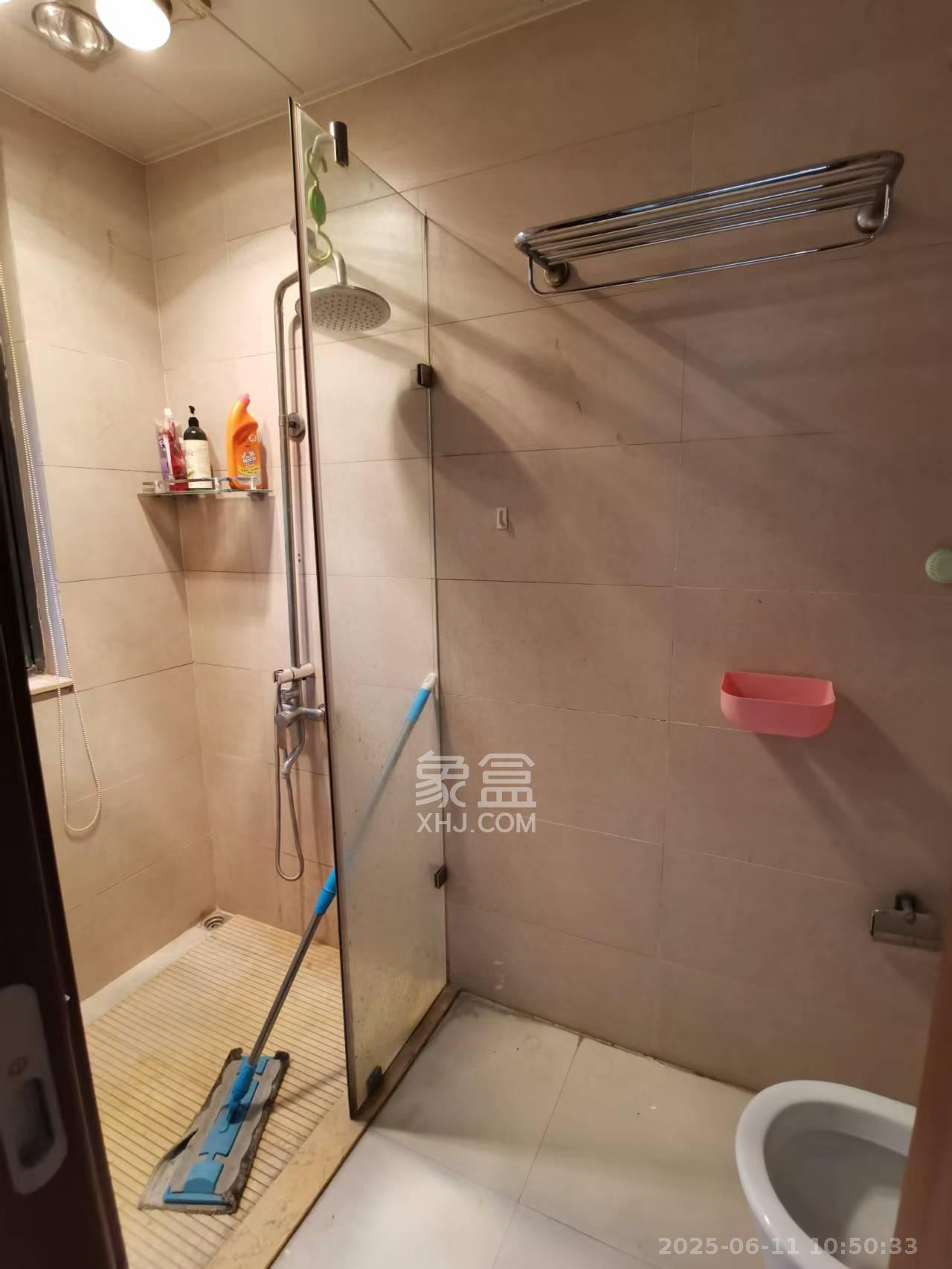 万科金域蓝湾  1室2厅2卫   2500.00元/月室内图