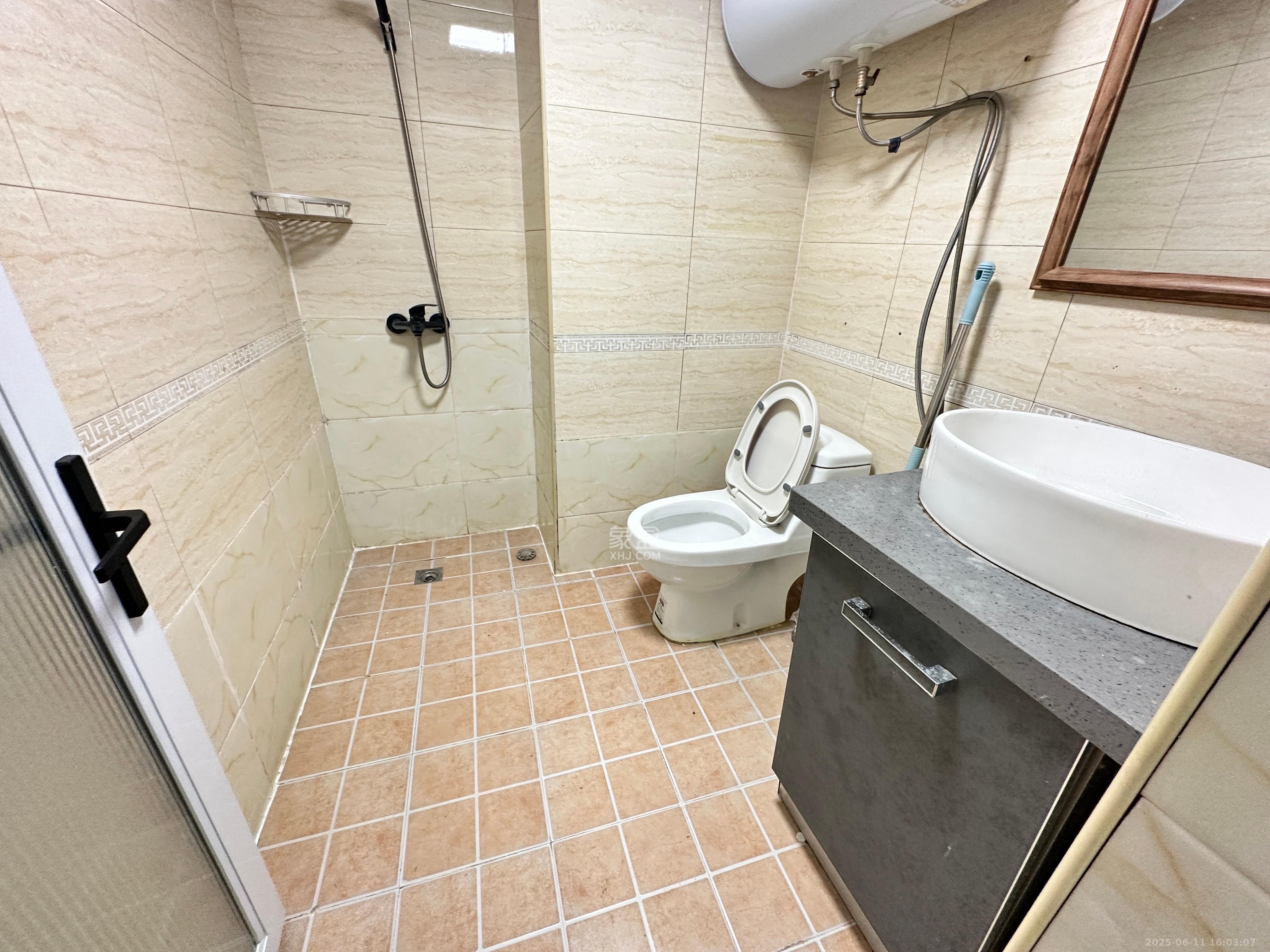 建鑫二期  1室1厅1卫    26.8万 建鑫二期  1室1厅1卫    26.8万客厅