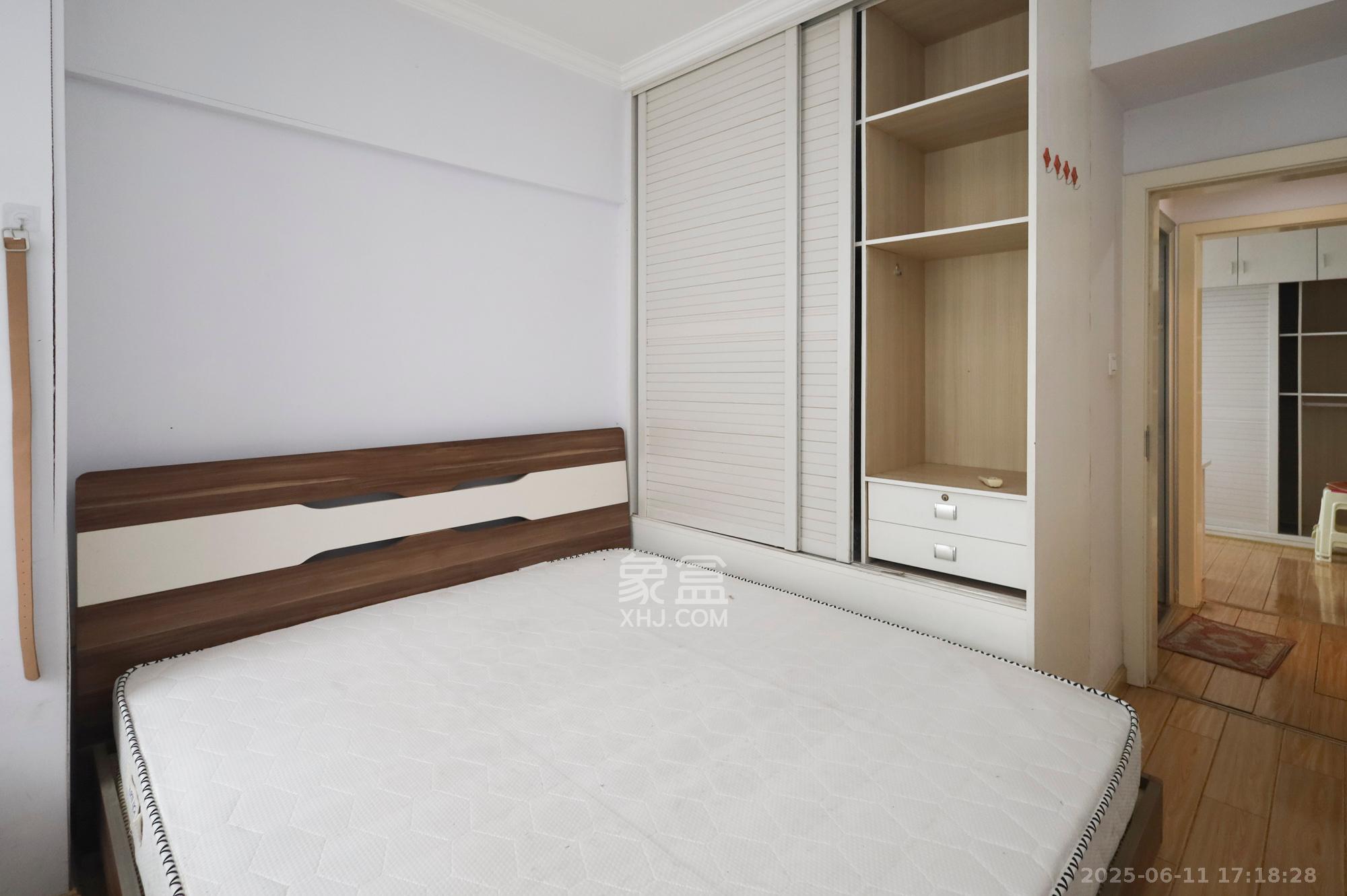 极目楚天 2室2厅1卫 45.0万 极目楚天 2室2厅1卫 45.0万卧室