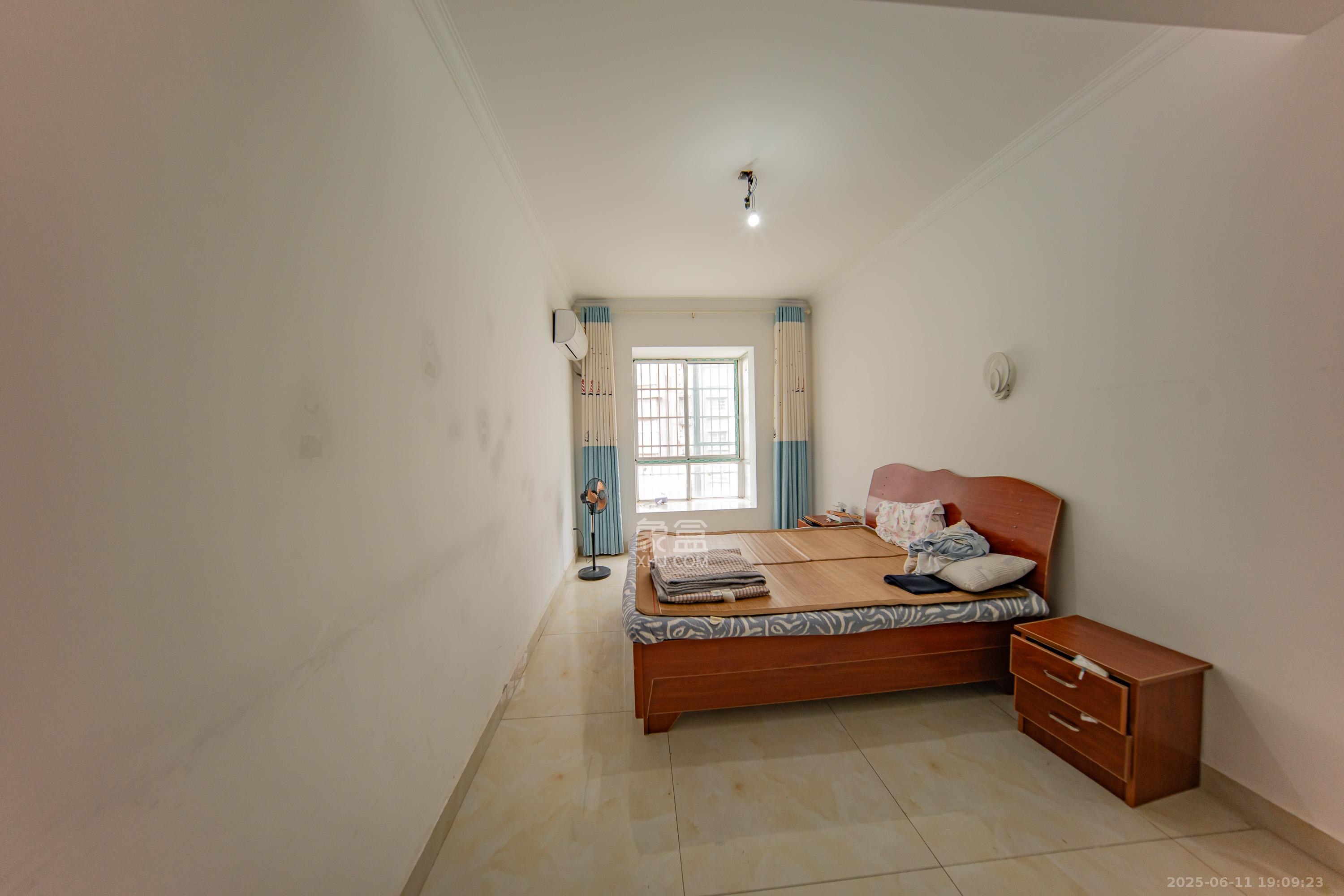 锑都家园 3室2厅2卫 50.0万 锑都家园 3室2厅2卫 50.0万卧室