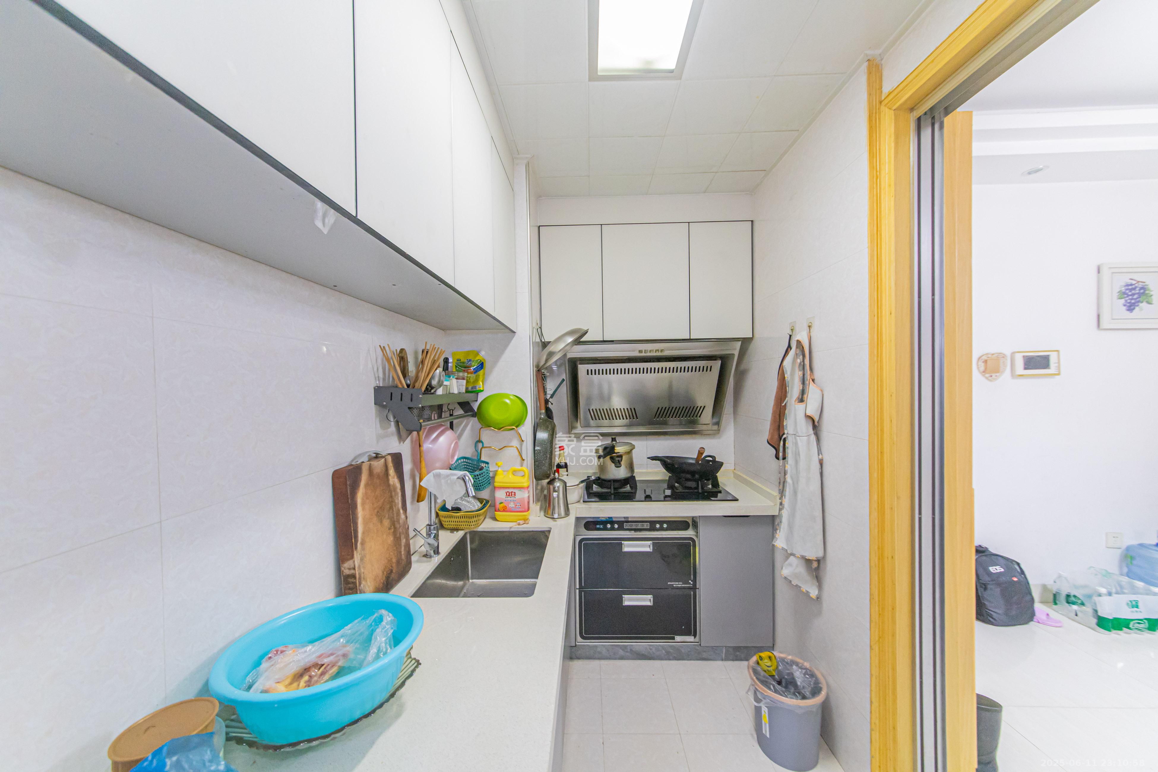 中信文化广场(中信新城二期) 2室2厅1卫 57.0万 中信文化广场(中信新城二期) 2室2厅1卫 57.0万厨房