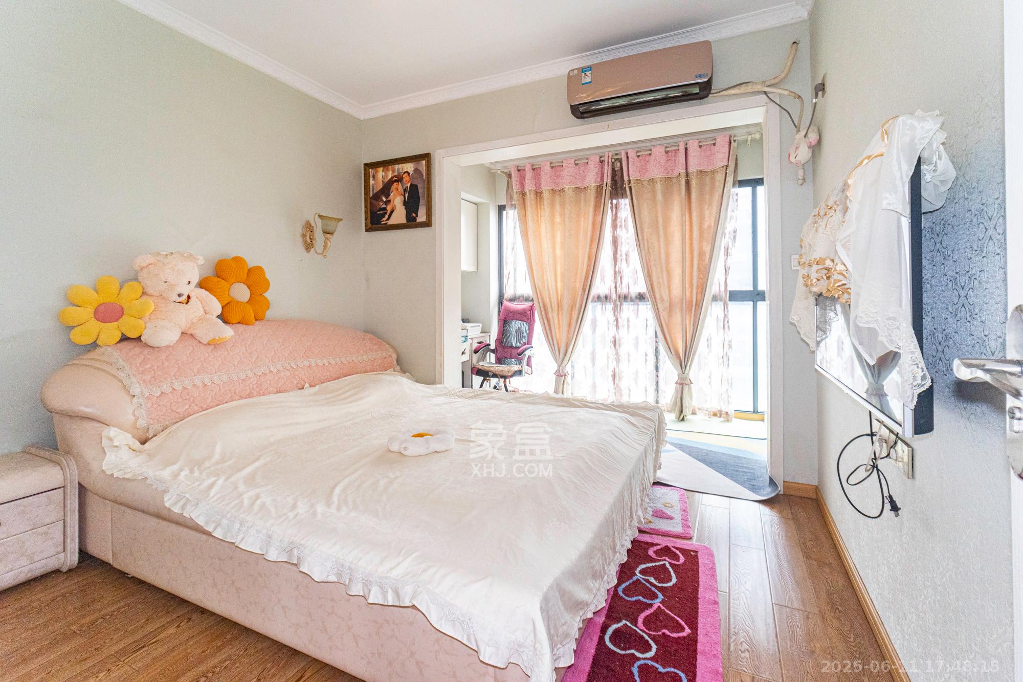 恒基凯旋门一二期 3室2厅2卫 133.0万 恒基凯旋门一二期 3室2厅2卫 133.0万卧室