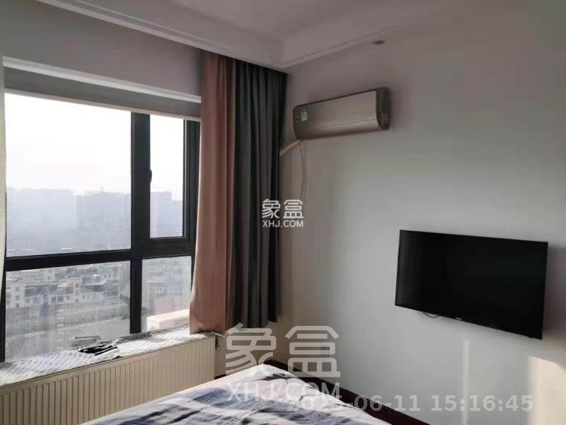 东方名苑臻锦园  3室2厅2卫   85.00万客厅