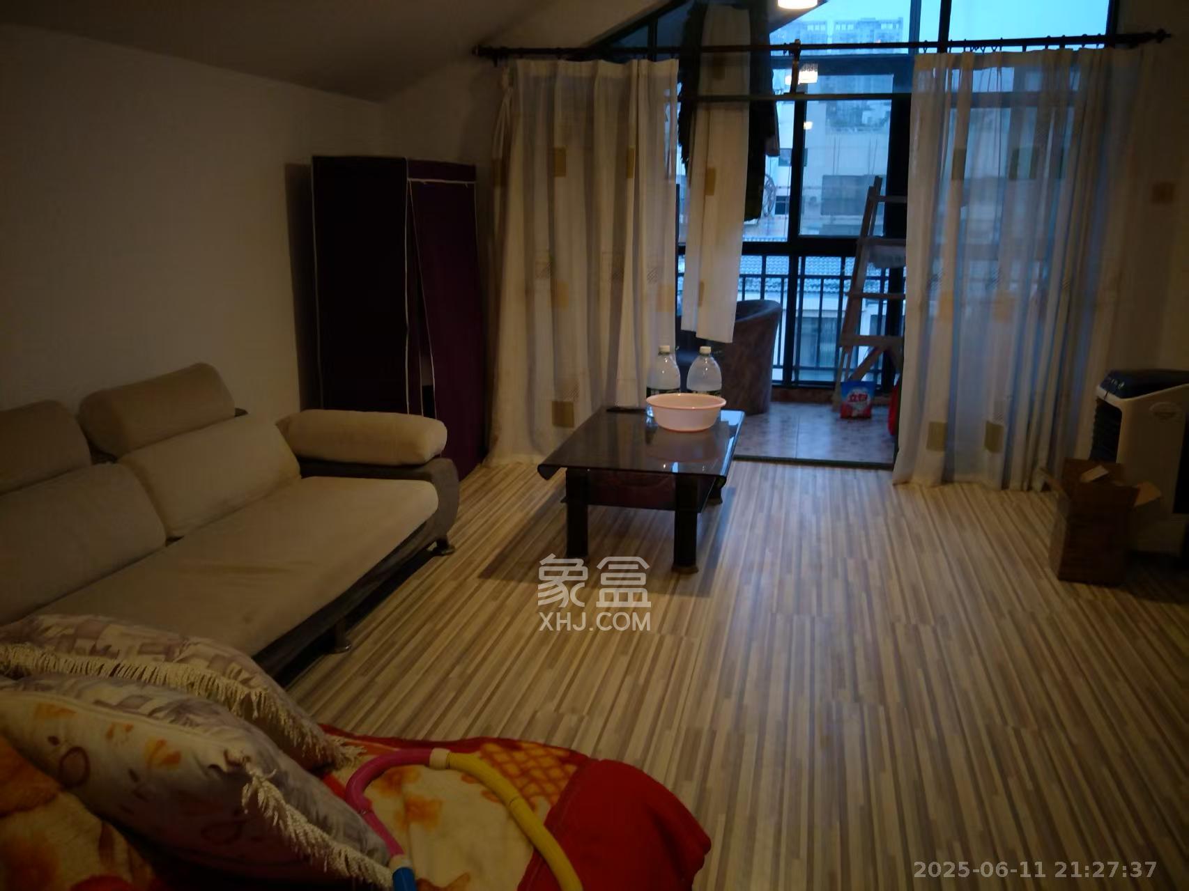 金帆江滨玫瑰园  3室2厅1卫    1600.0元/月室内图