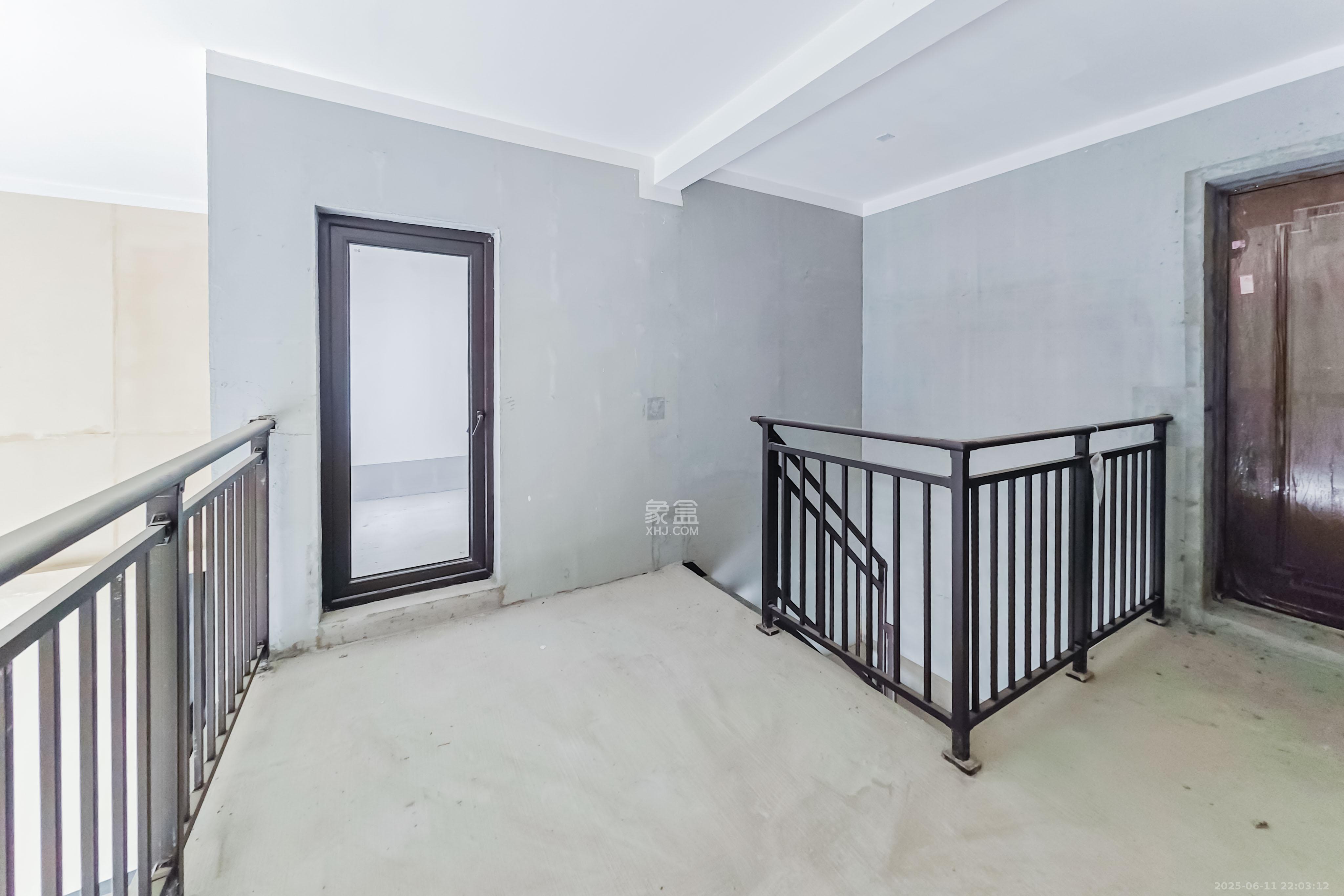 建发玖洲观澜  4室2厅2卫   175.00万其他
