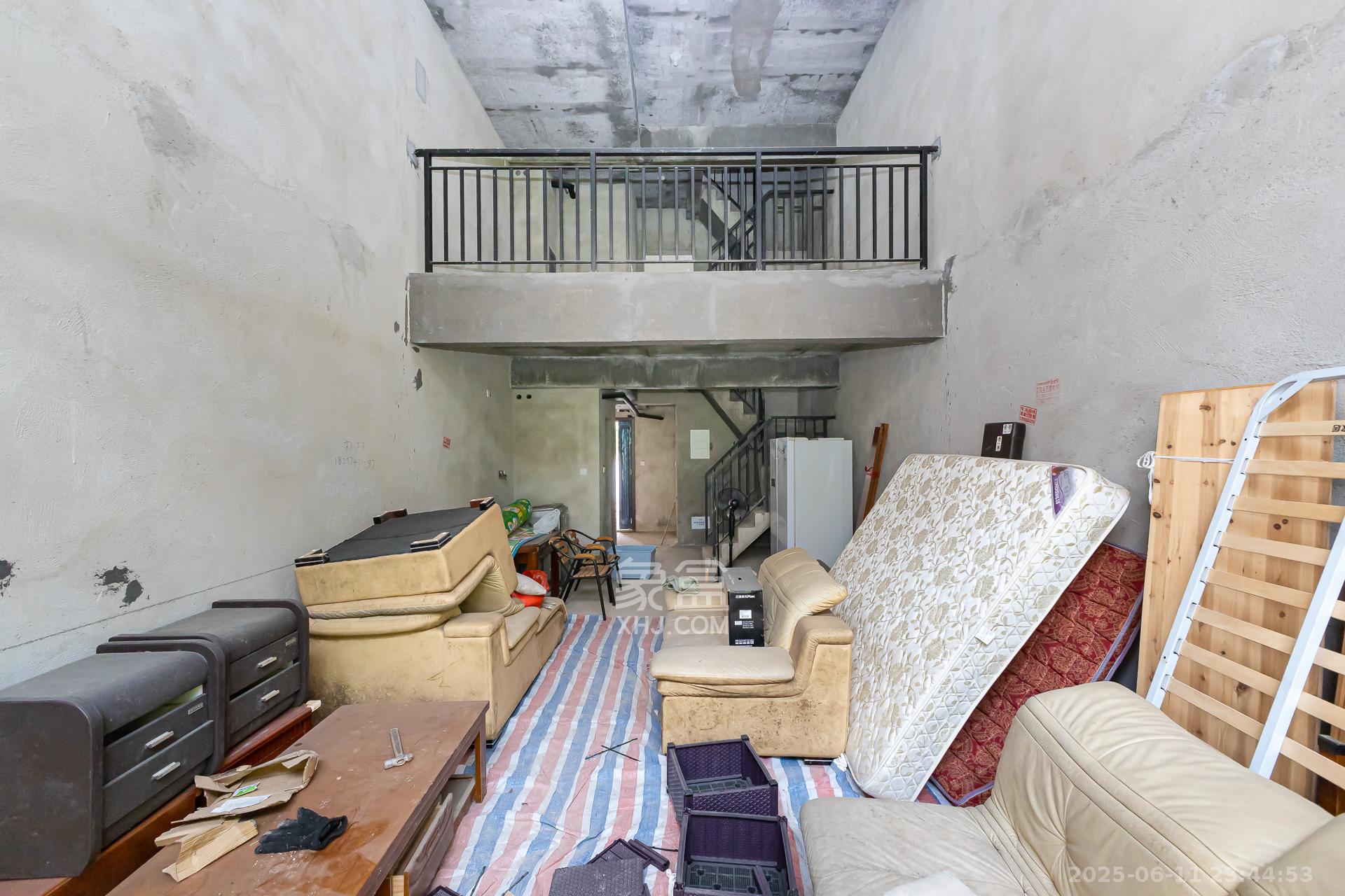 盈峰翠邸  5室2厅3卫   158.00万