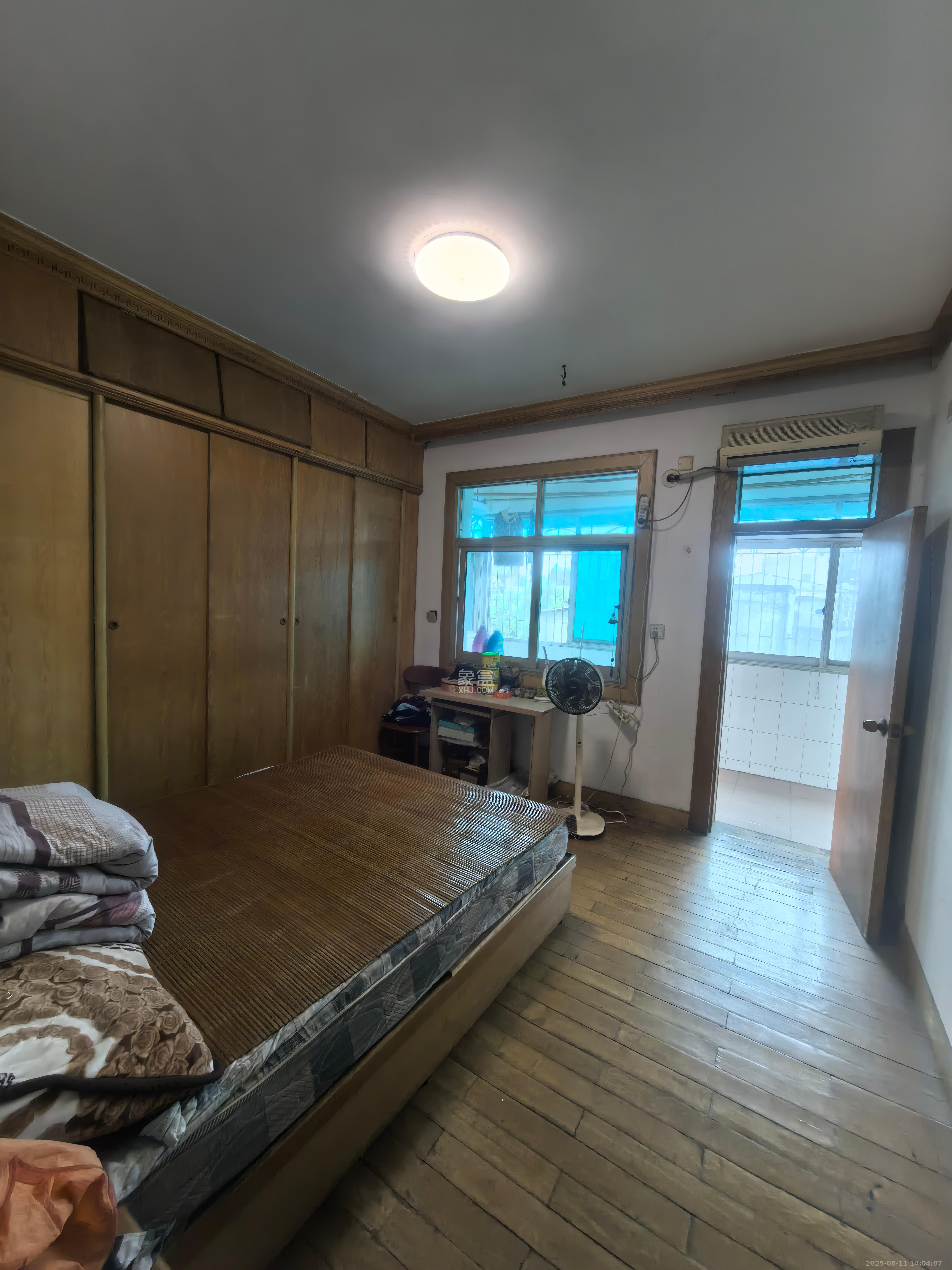 工商银行综合楼 3室2厅1卫 27.8万 工商银行综合楼 3室2厅1卫 27.8万客厅