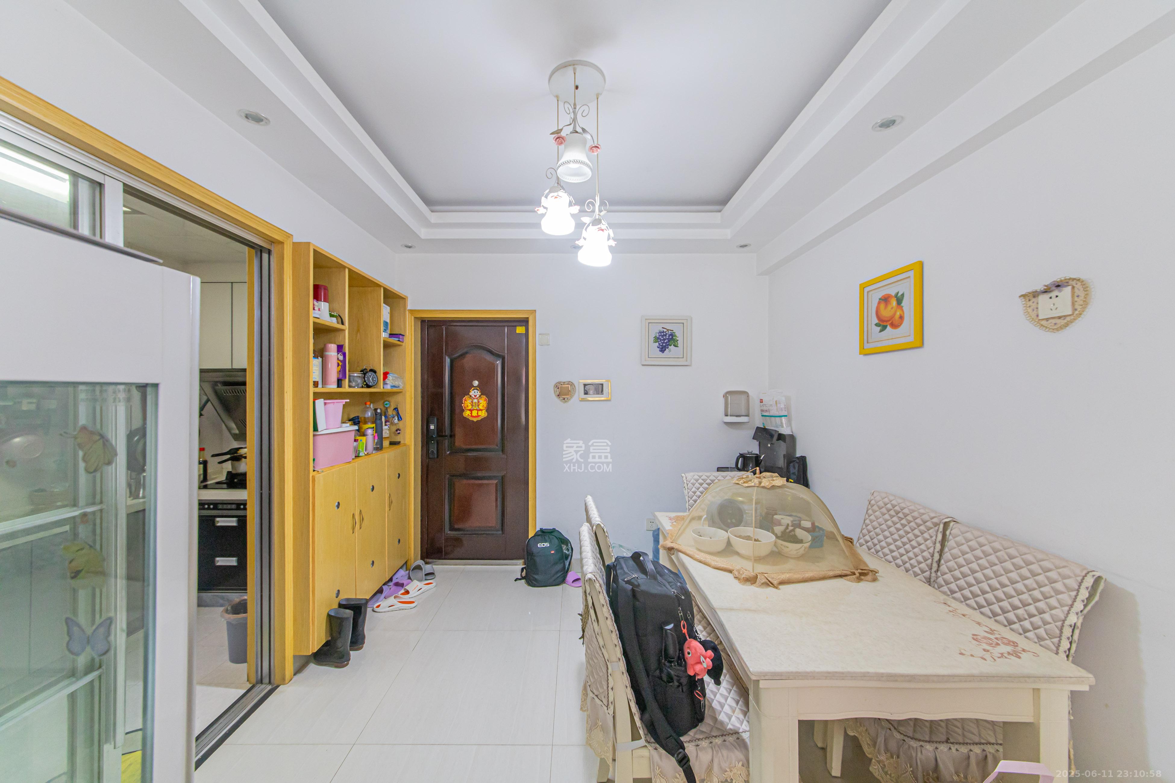 中信文化广场(中信新城二期) 2室2厅1卫 57.0万 中信文化广场(中信新城二期) 2室2厅1卫 57.0万客厅