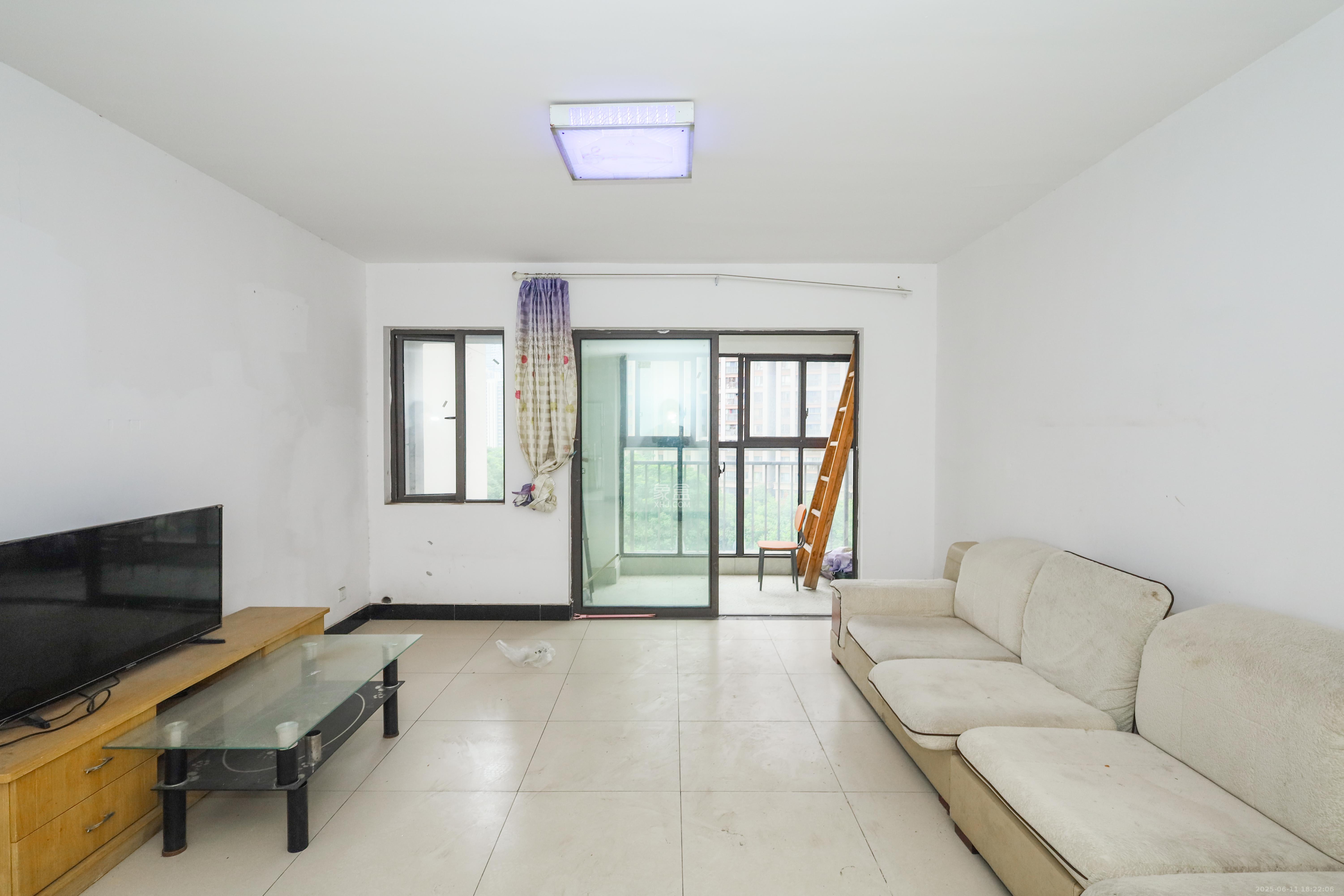 旭辉御府  4室2厅1卫    139.0万 旭辉御府  4室2厅1卫    139.0万客厅