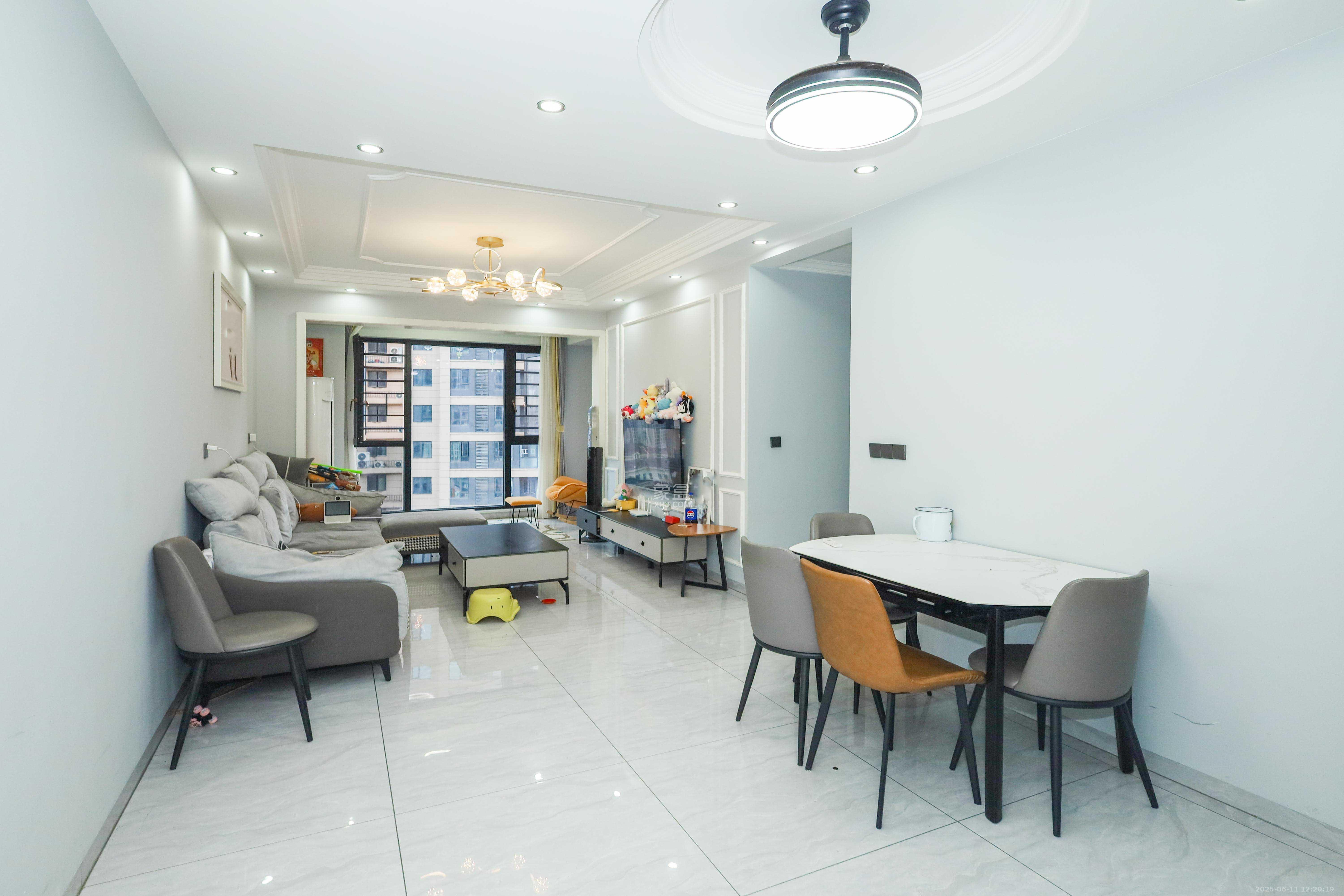 山水梅溪雅郡 3室2厅1卫 95.0万 山水梅溪雅郡 3室2厅1卫 95.0万客厅