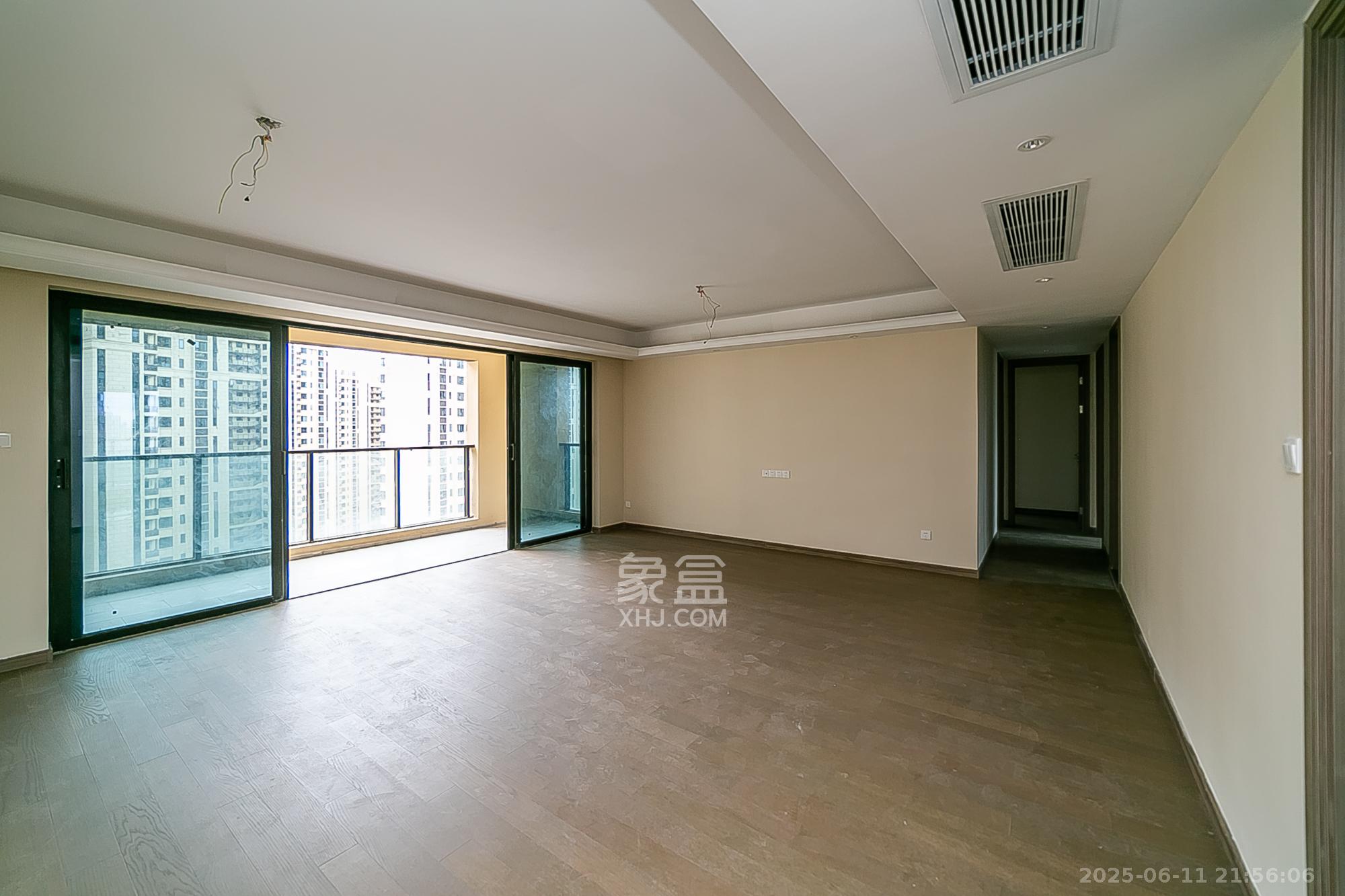 新力铂园(江山云著) 4室2厅2卫 222.0万 新力铂园(江山云著) 4室2厅2卫 222.0万客厅