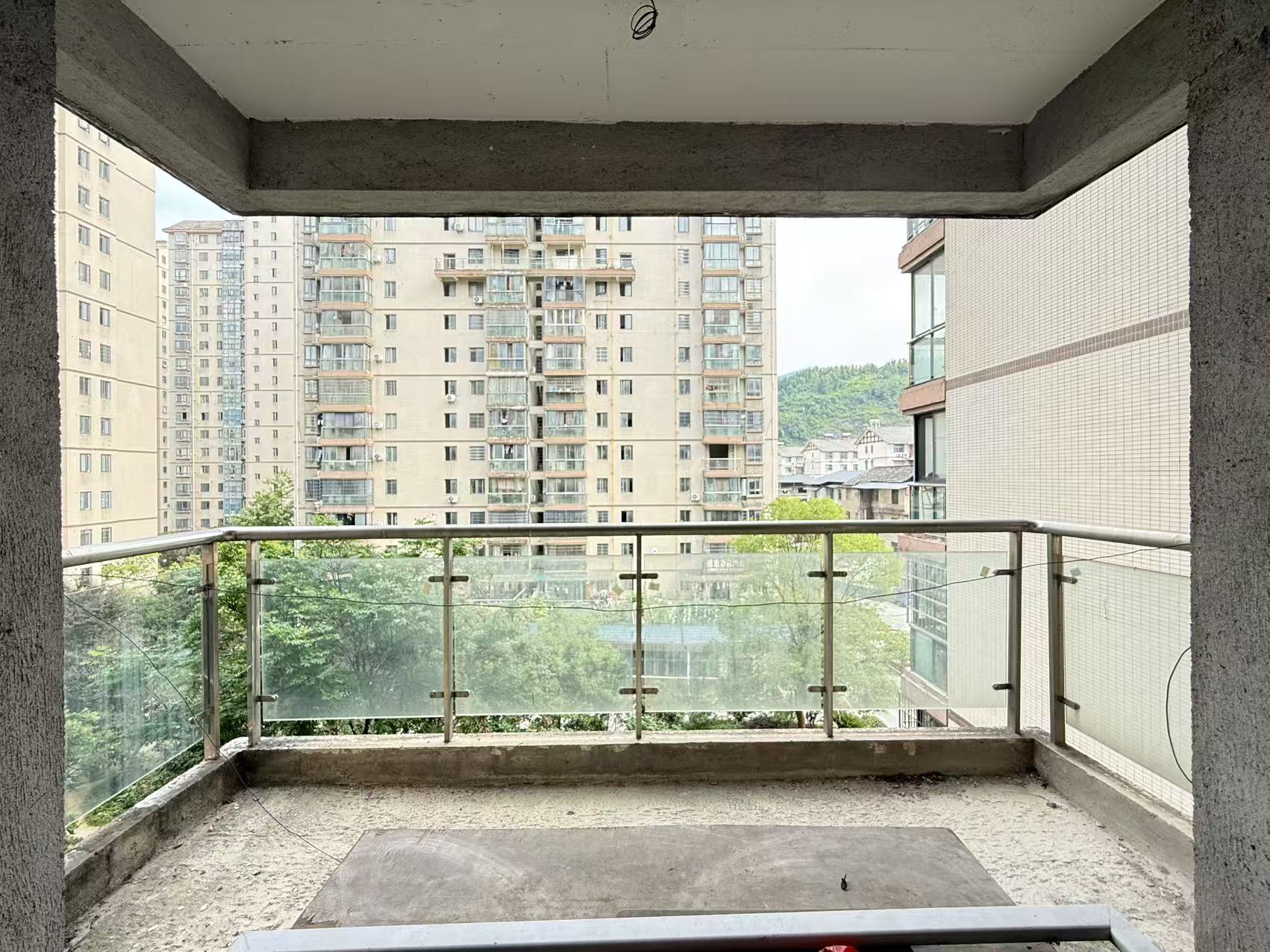 阳光水岸  3室2厅2卫    53.0万 阳光水岸  3室2厅2卫    53.0万客厅