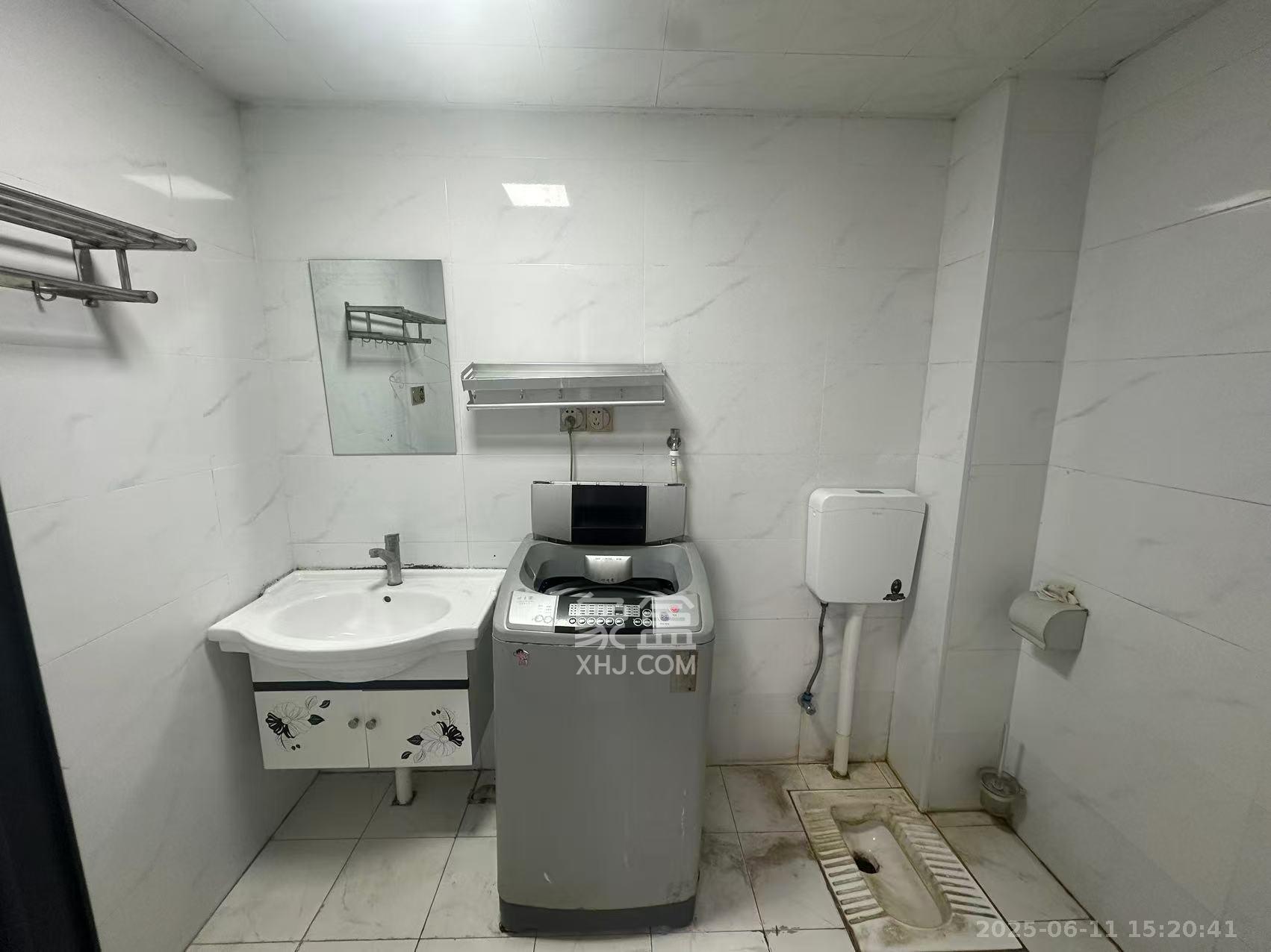 市直属机关宿舍  3室1厅1卫    1900.0元/月室内图