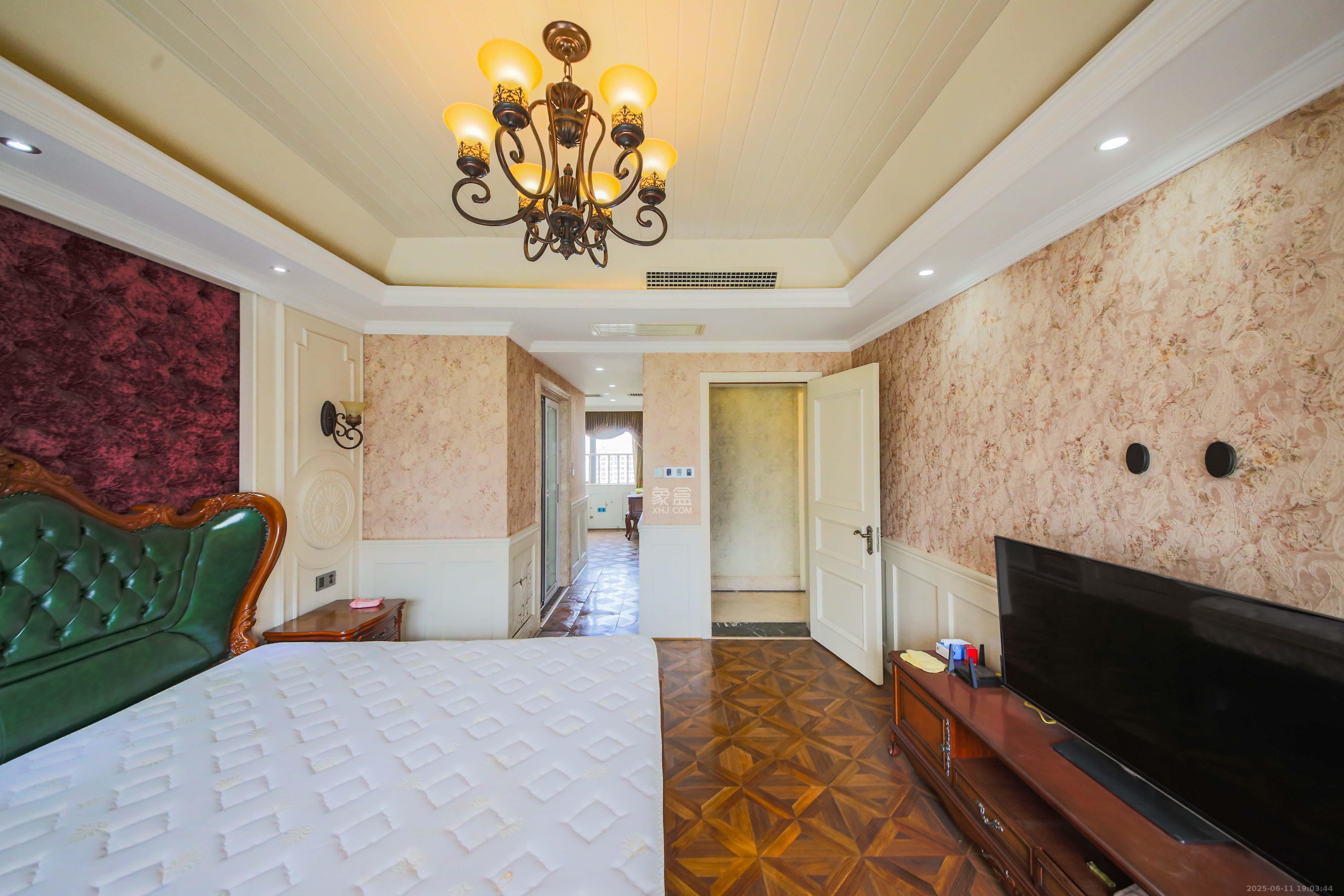 博林金谷  4室2厅2卫    278.0万卧室