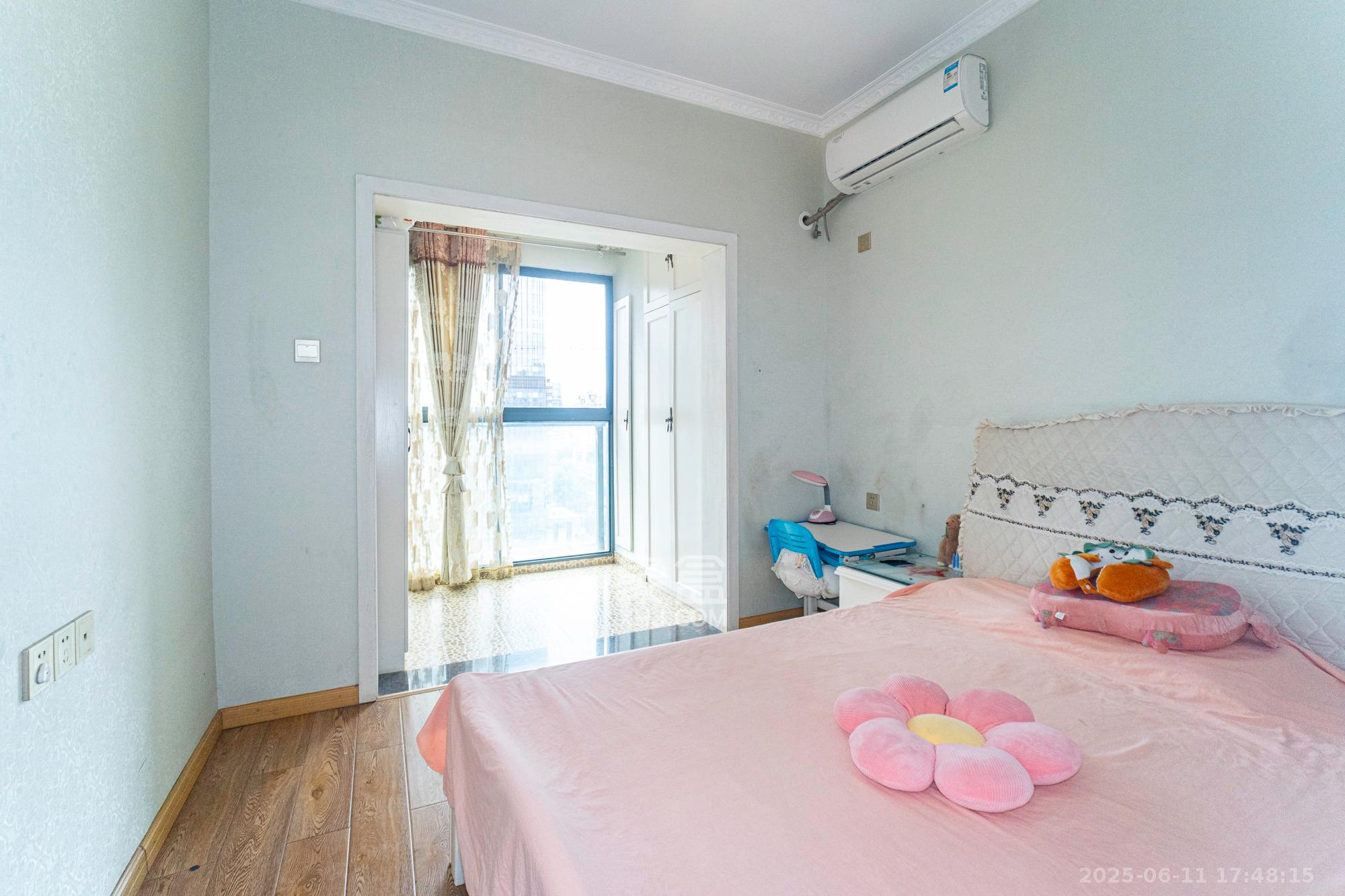 恒基凯旋门一二期 3室2厅2卫 133.0万 恒基凯旋门一二期 3室2厅2卫 133.0万卧室