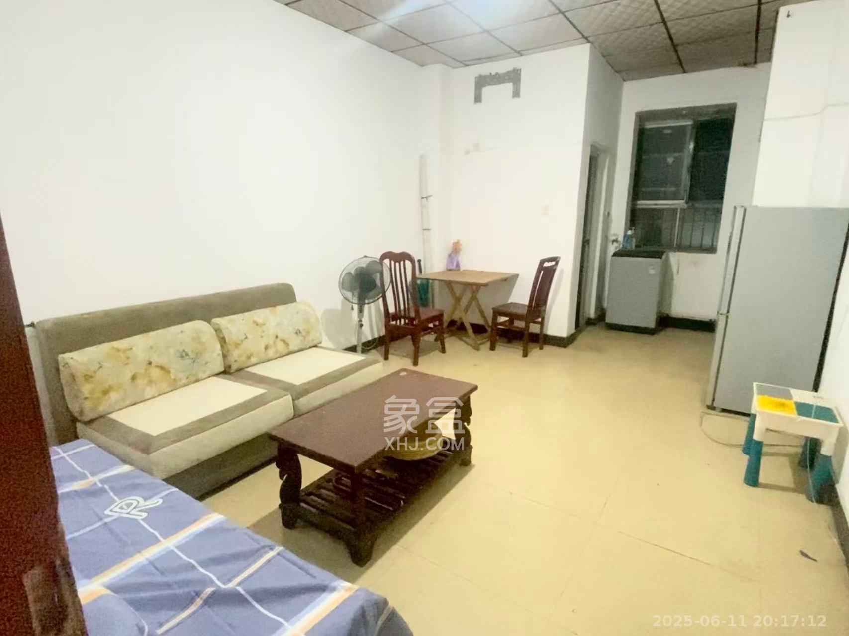 星沙商业步行街  2室2厅1卫    1000.0元/月 星沙商业步行街  2室2厅1卫    1000.0元/月