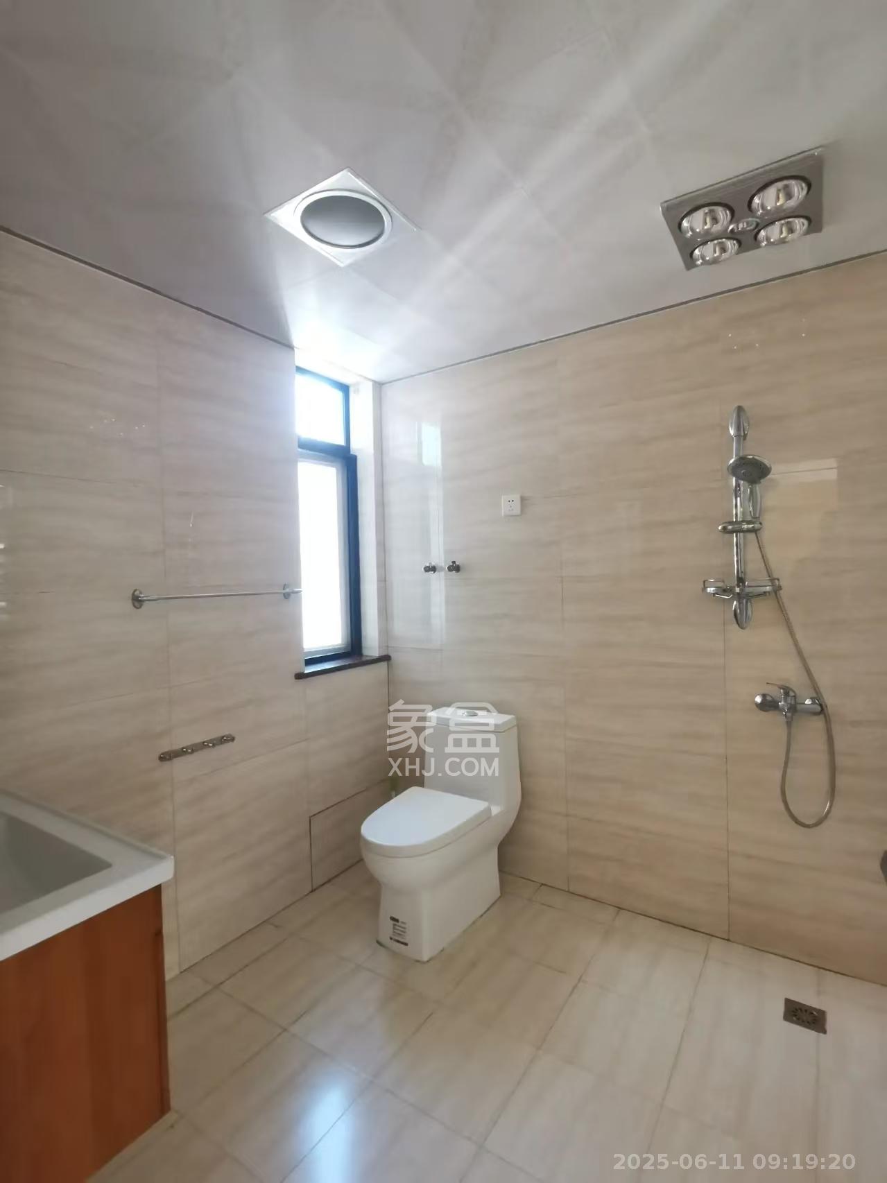 鑫远湘府华城 3室2厅2卫 3300.0元/月 鑫远湘府华城 3室2厅2卫 3300.0元/月室内图