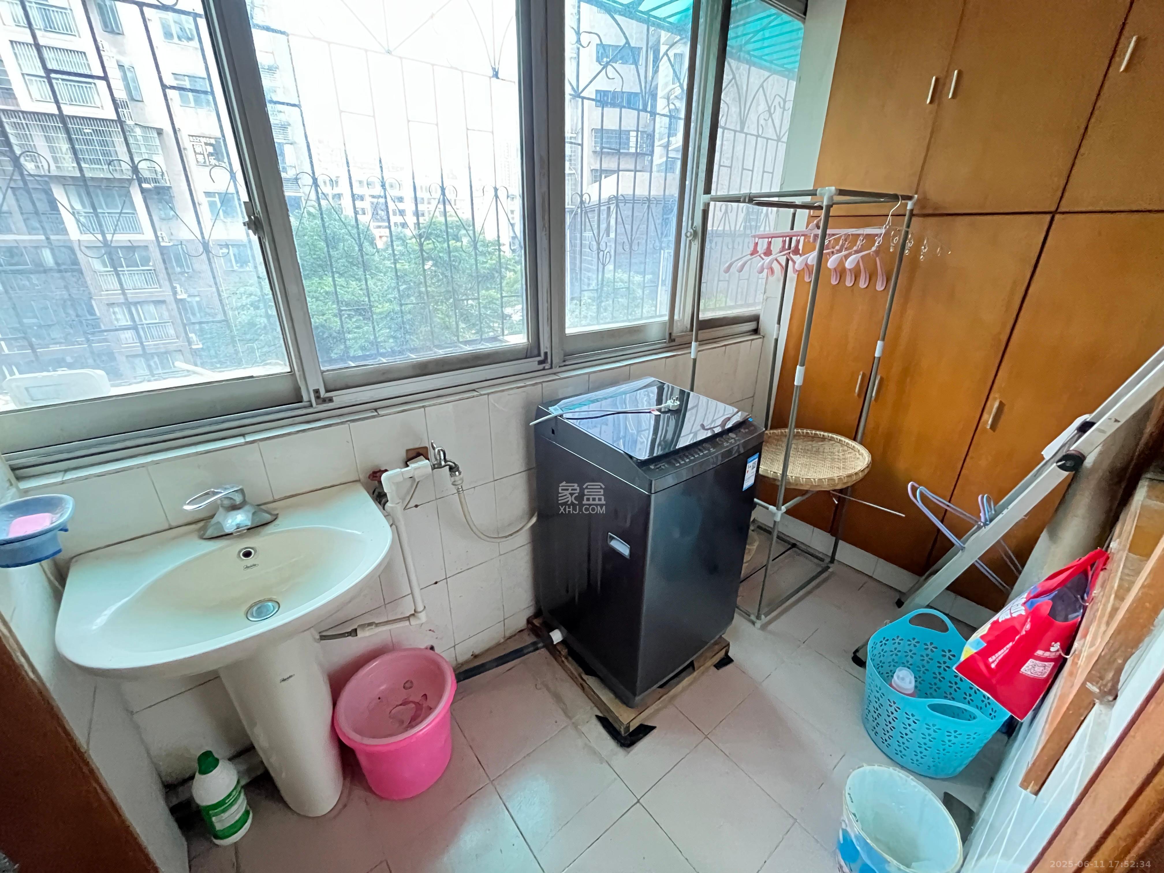 湘江航运宿舍  3室2厅1卫    1800.0元/月 湘江航运宿舍  3室2厅1卫    1800.0元/月室内图