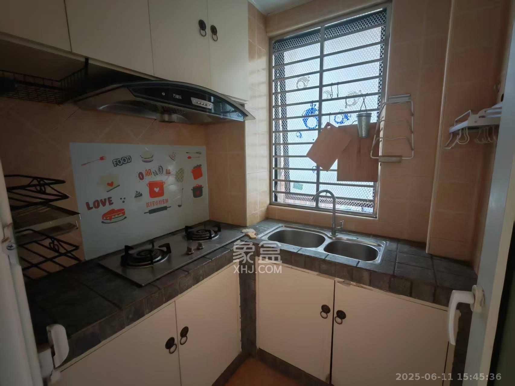 郡原广场 1室1厅1卫 2400.0元/月 郡原广场 1室1厅1卫 2400.0元/月室内图