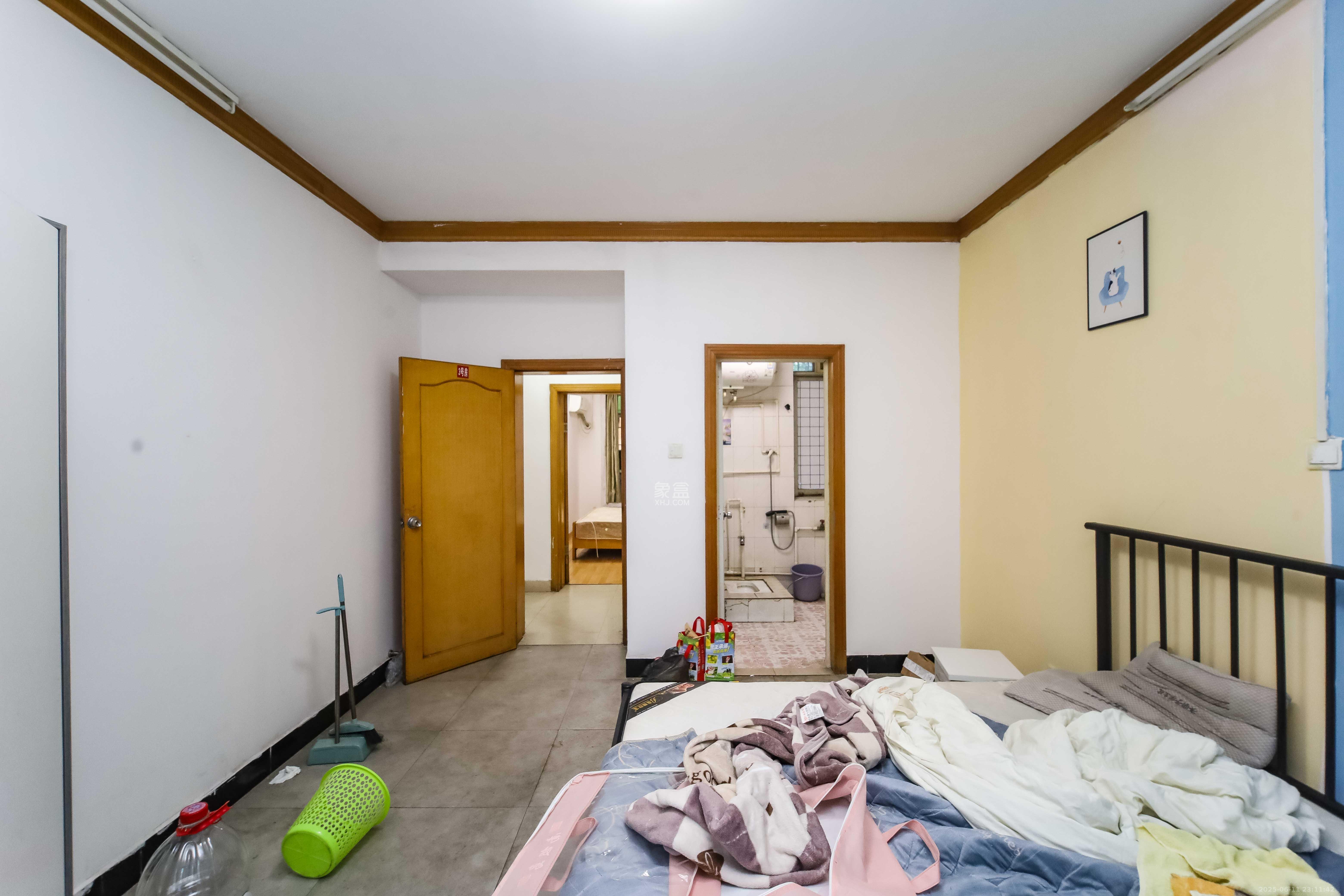 众立小区  3室2厅1卫   75.00万卧室