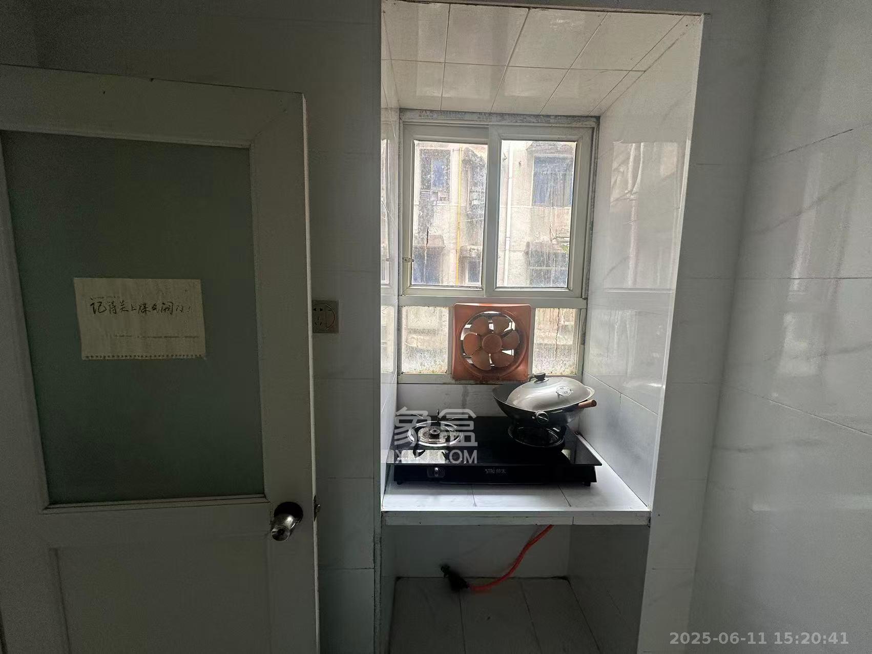 市直属机关宿舍  3室1厅1卫    1900.0元/月室内图