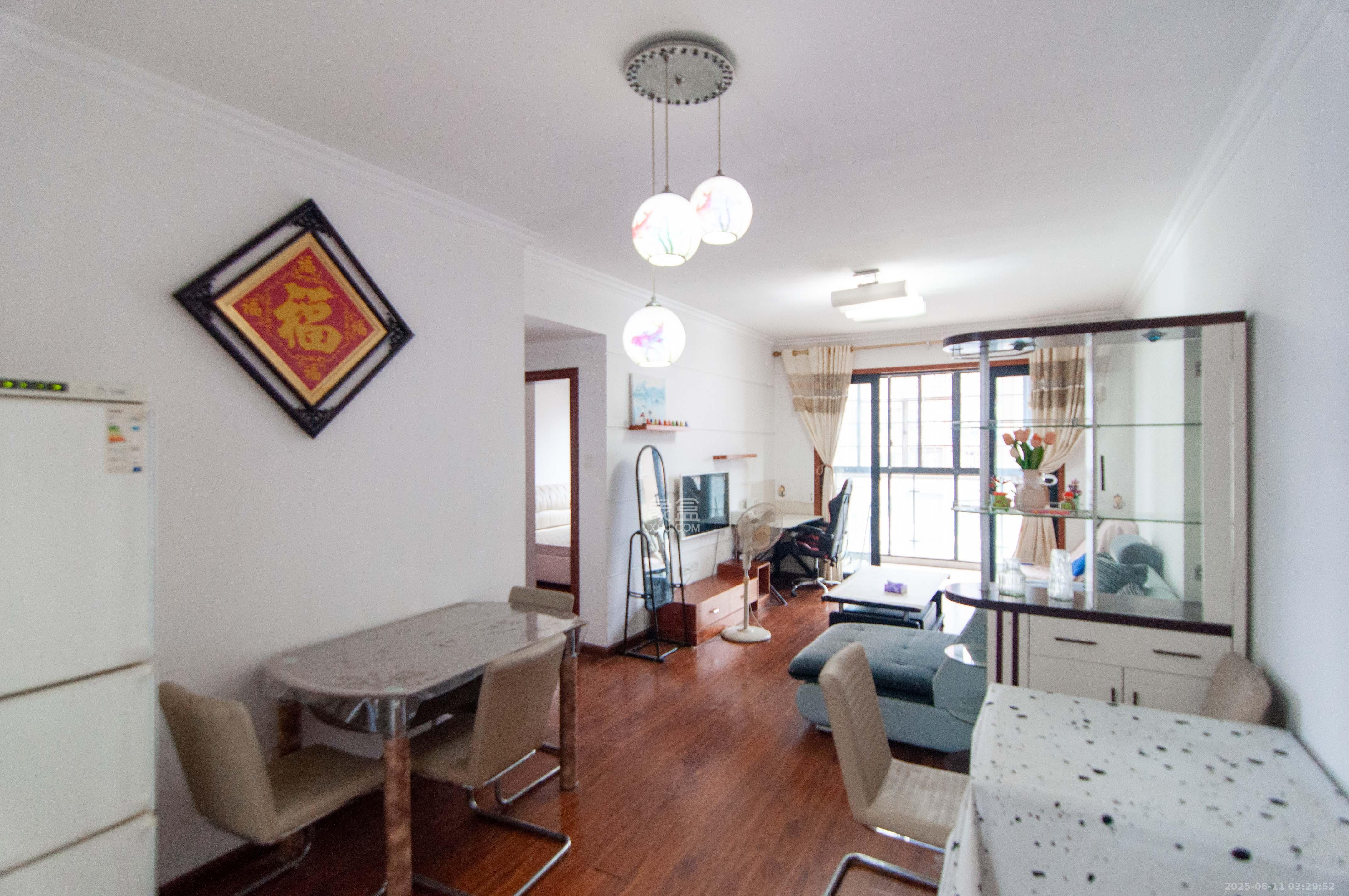 高鑫麓城  2室2厅1卫    75.0万 高鑫麓城  2室2厅1卫    75.0万客厅