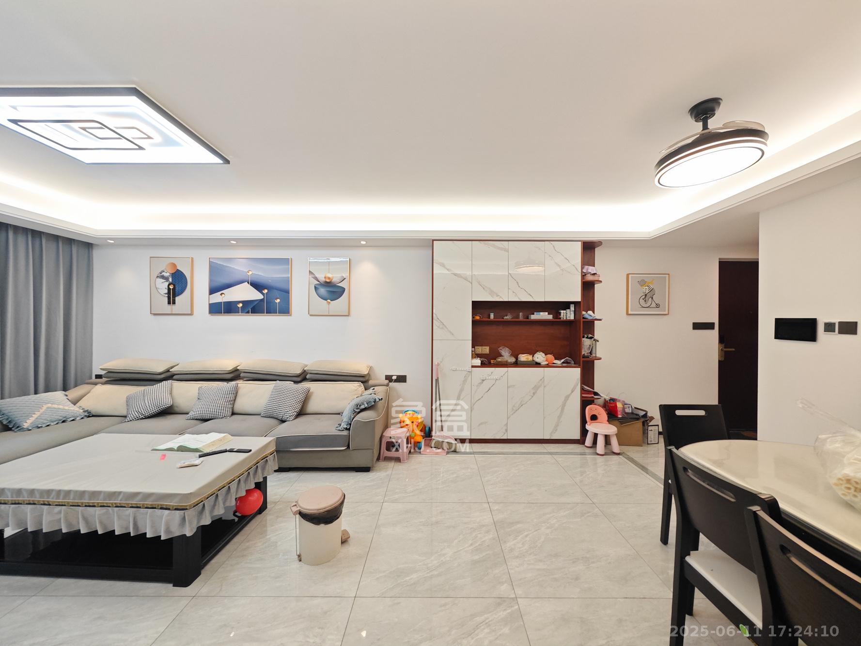 万科魅力之城 3室2厅2卫 115.0万 万科魅力之城 3室2厅2卫 115.0万客厅