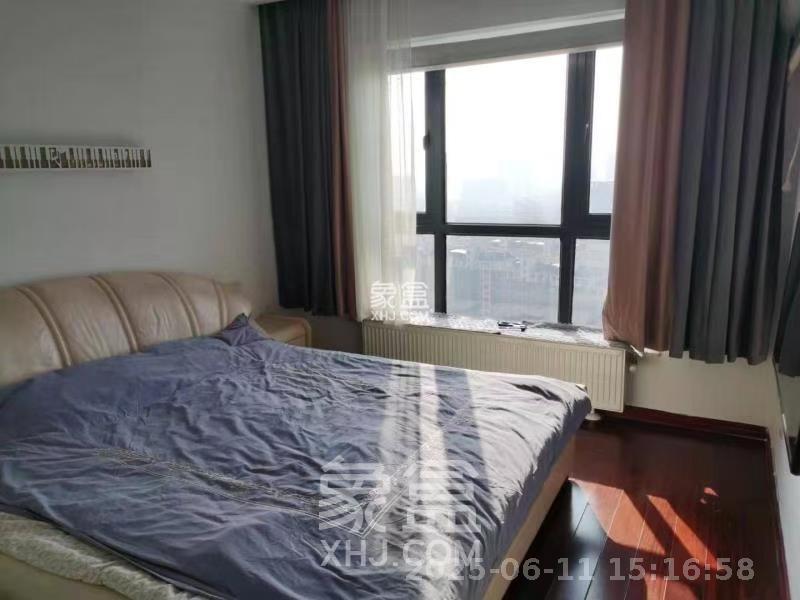 东方名苑臻锦园  3室2厅2卫   85.00万客厅