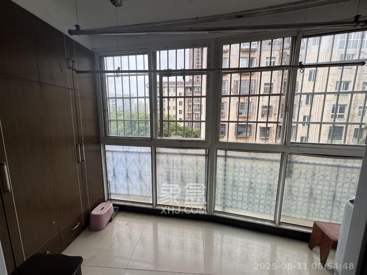 新点苑  3室2厅1卫    2000.0元/月 新点苑  3室2厅1卫    2000.0元/月室内图