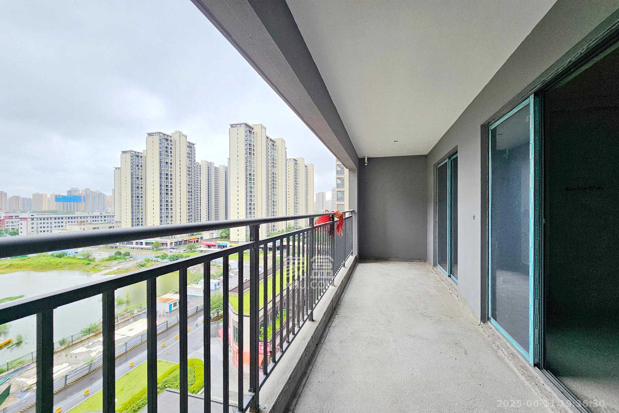 润和星河玥 4室2厅2卫 125.0万 润和星河玥 4室2厅2卫 125.0万阳台