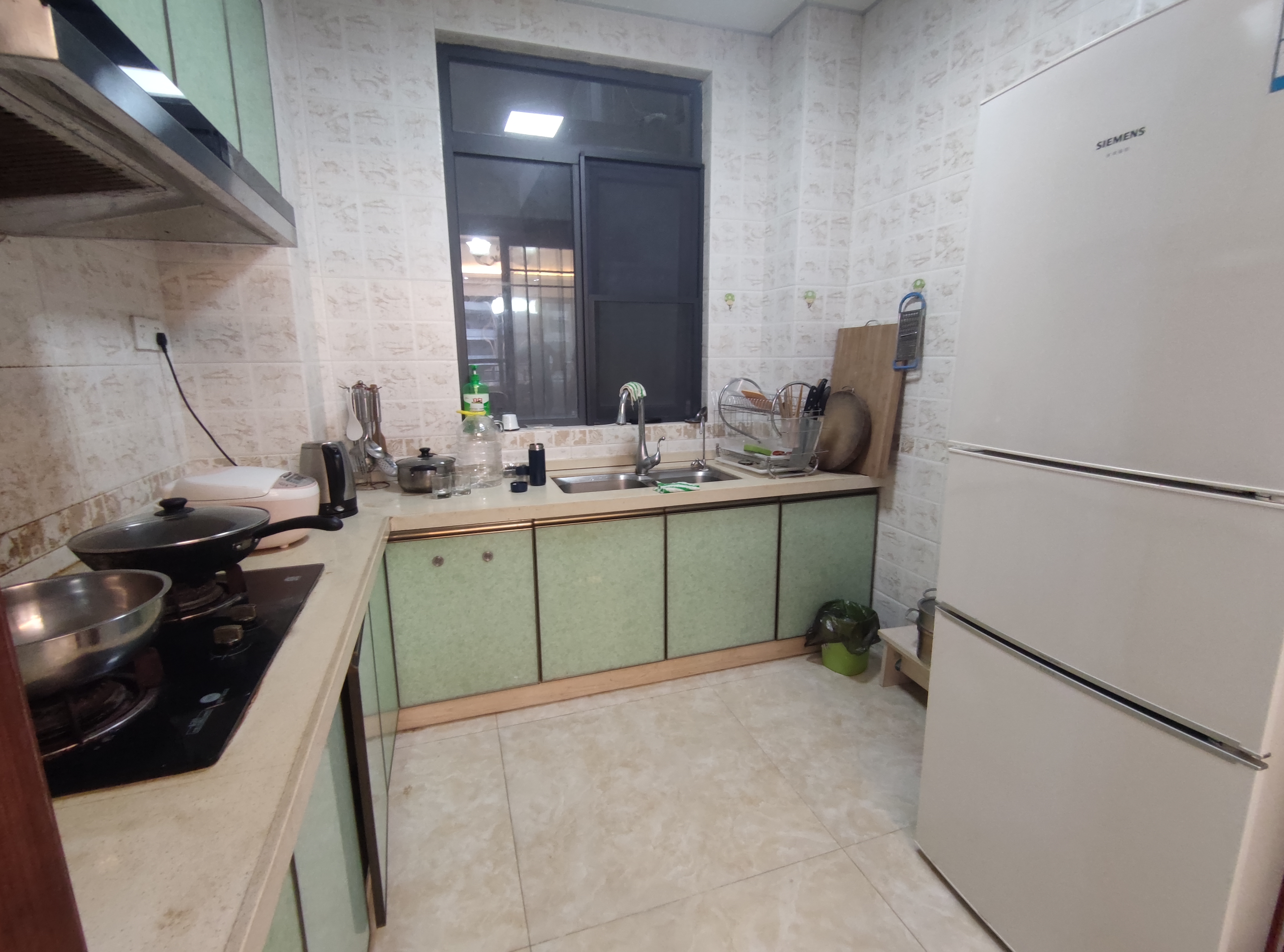 海口湾1号 2室2厅1卫 5000.0元/月 海口湾1号 2室2厅1卫 5000.0元/月室内图