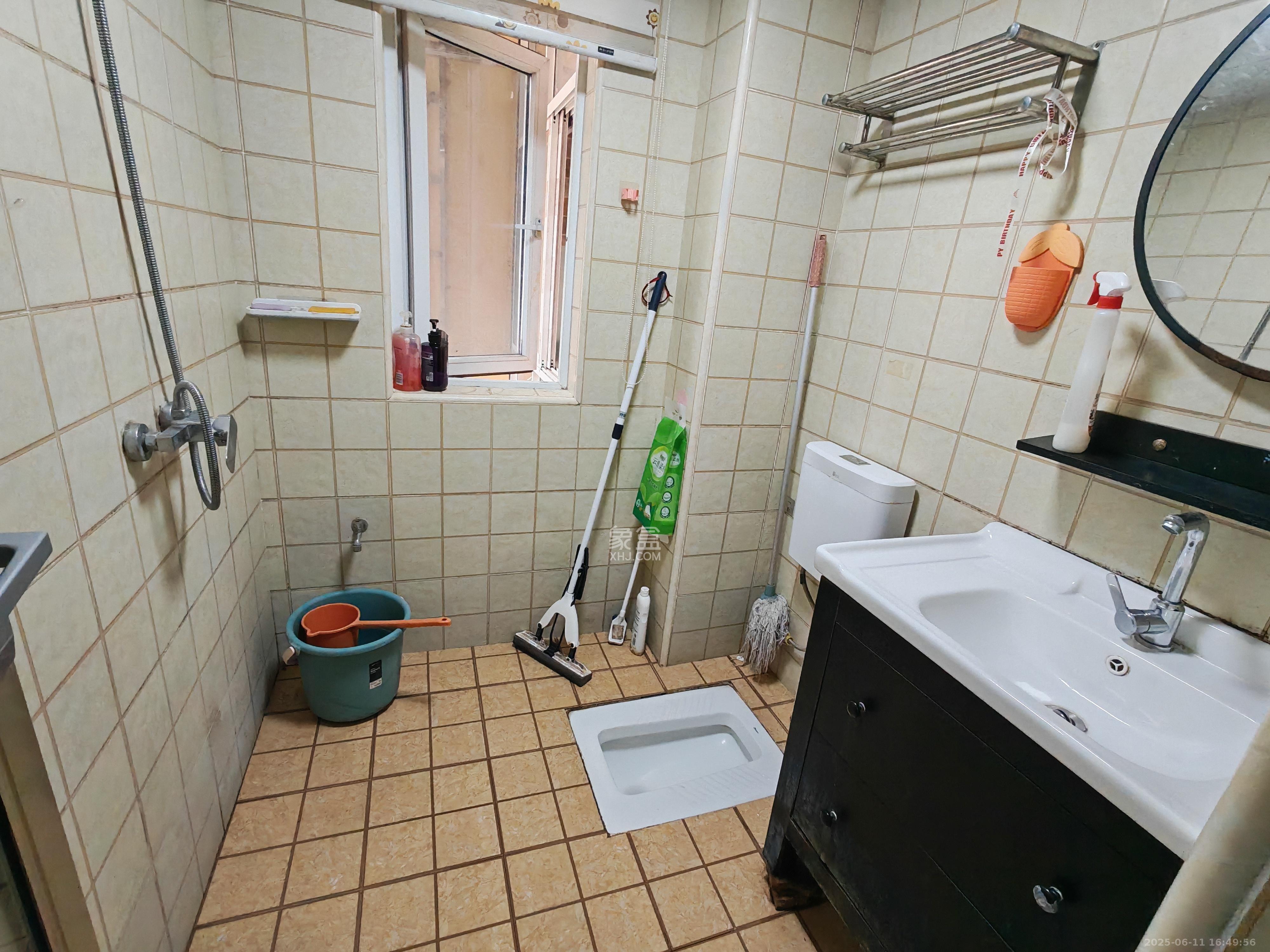 荷韵园 3室2厅1卫 1700.0元/月 荷韵园 3室2厅1卫 1700.0元/月室内图