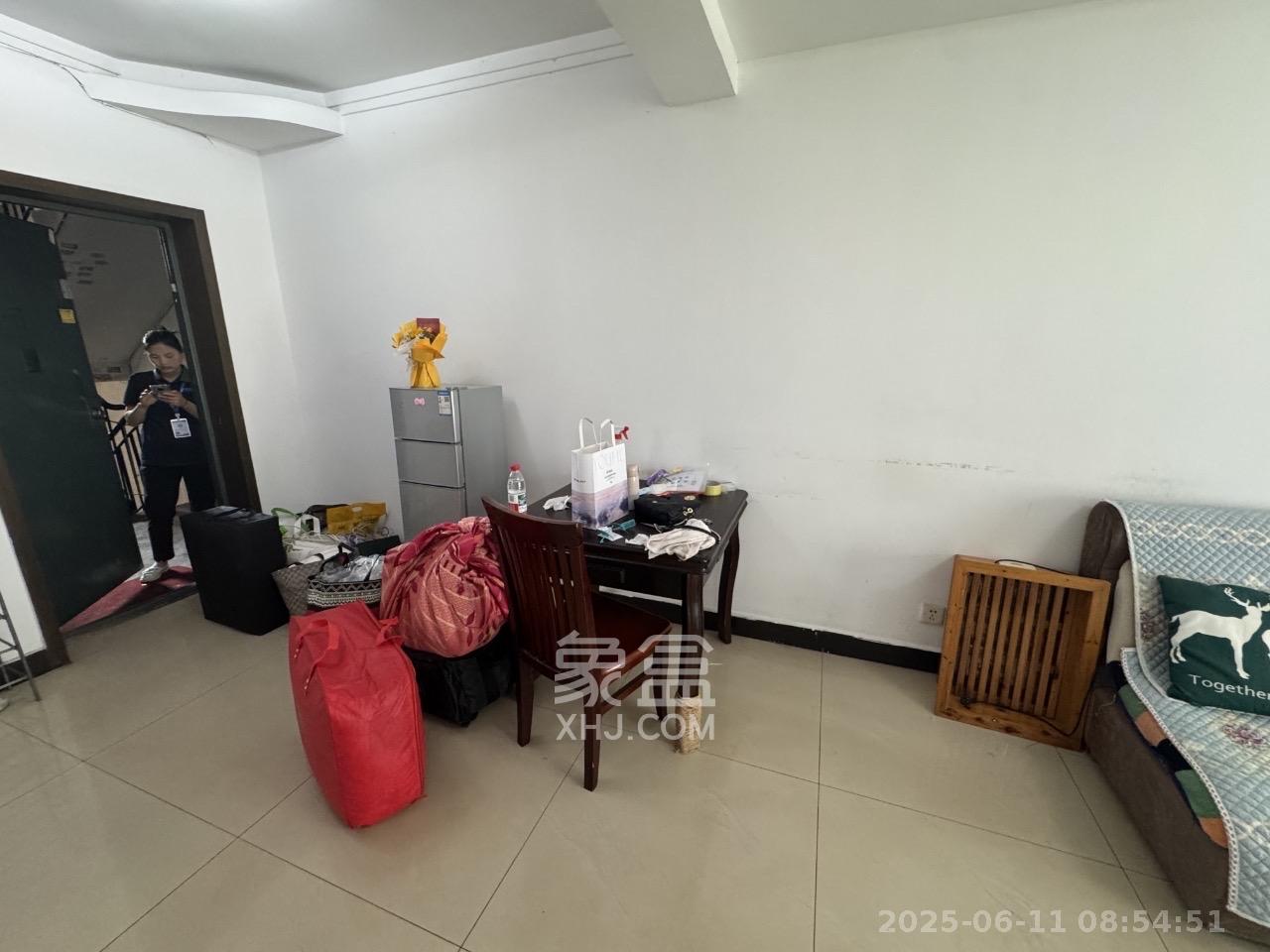 新点苑  3室2厅1卫    2000.0元/月 新点苑  3室2厅1卫    2000.0元/月室内图