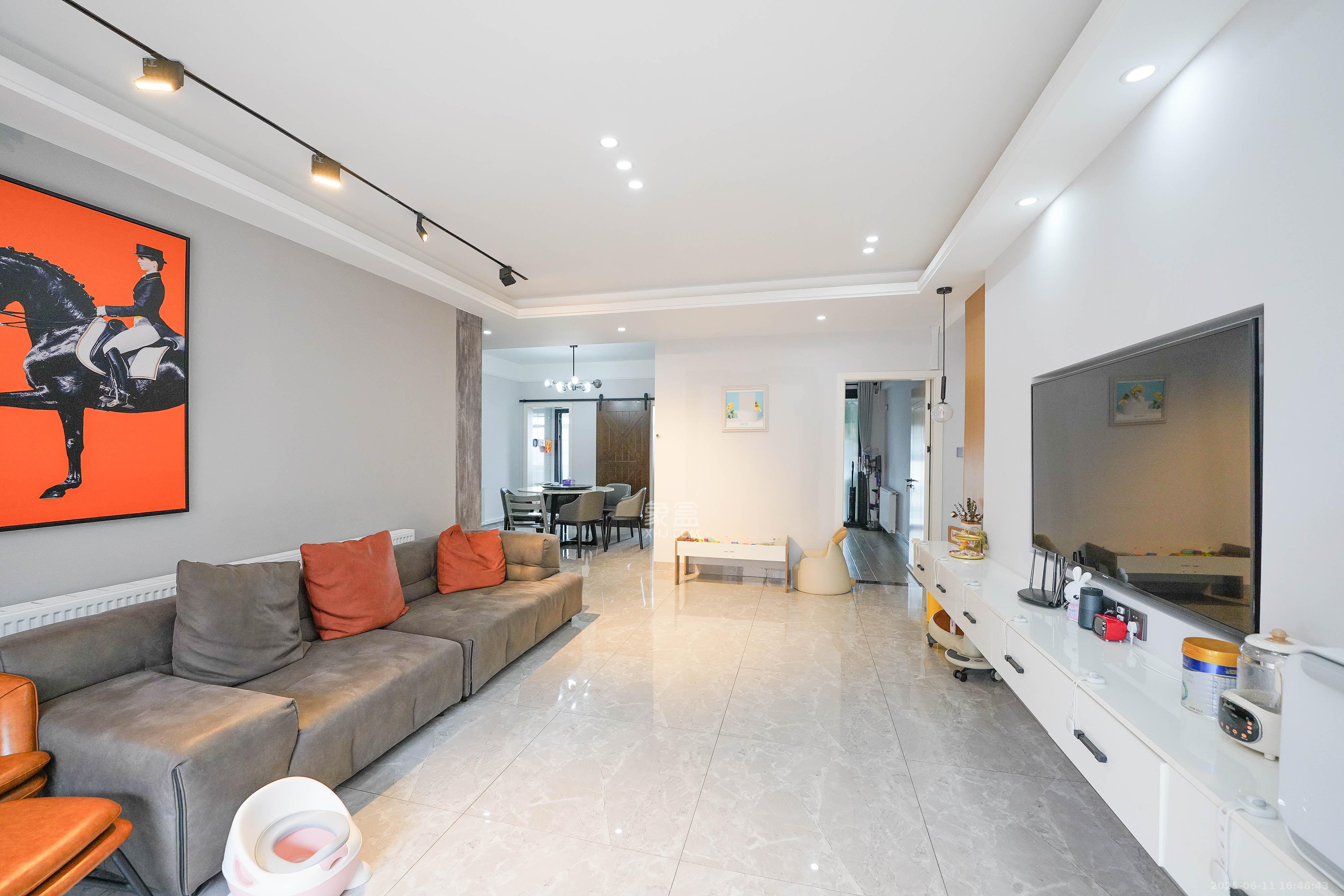 和美星城 3室1厅1卫 115.0万 和美星城 3室1厅1卫 115.0万客厅