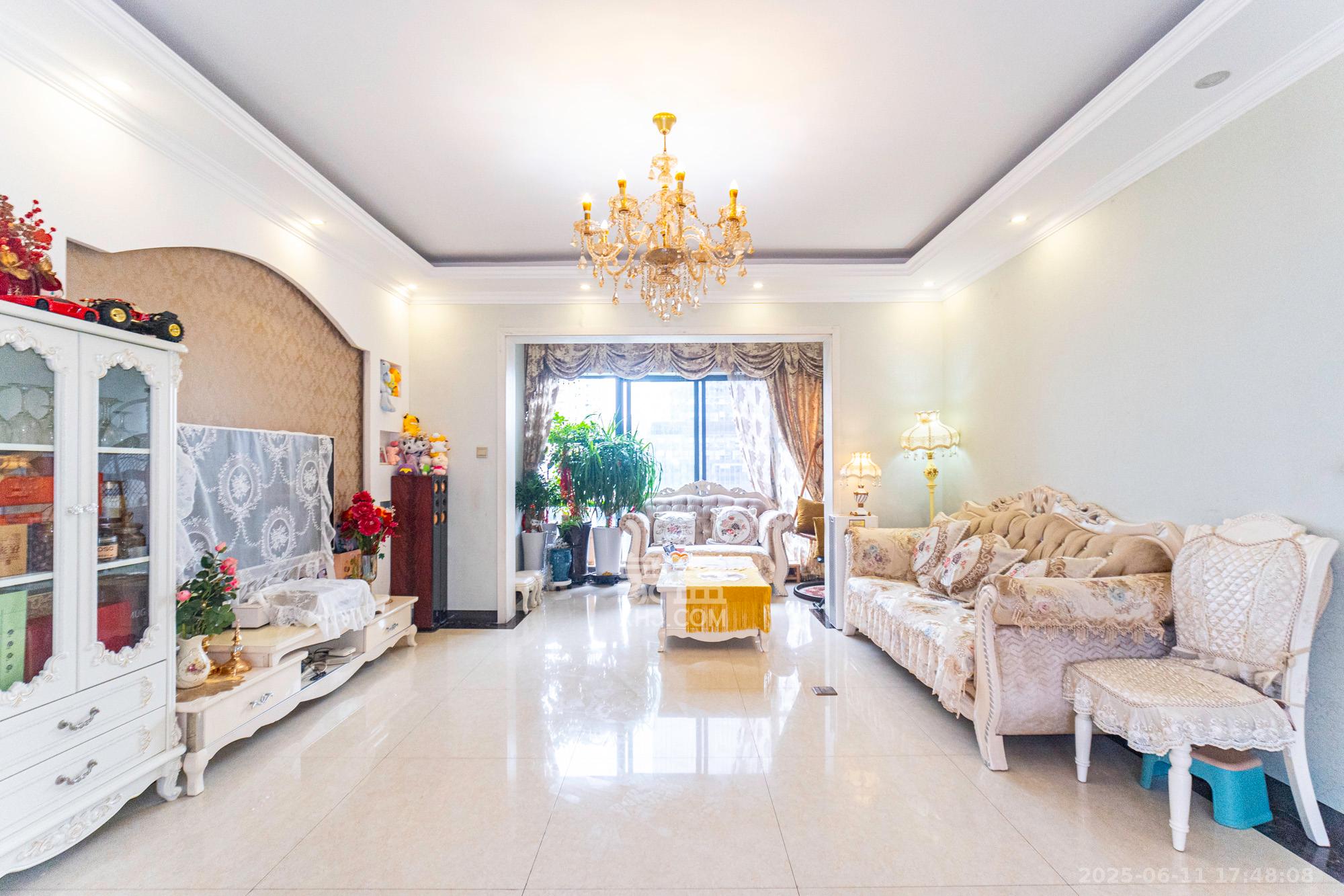 恒基凯旋门一二期 3室2厅2卫 133.0万 恒基凯旋门一二期 3室2厅2卫 133.0万客厅