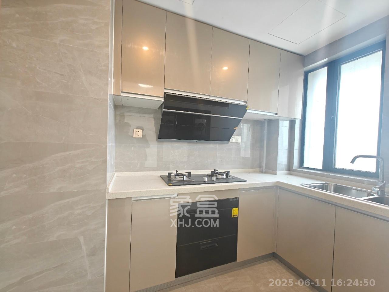 绿地长沙城际空间站(绿地新里佳苑)  4室2厅2卫    4600.0元/月 绿地长沙城际空间站(绿地新里佳苑)  4室2厅2卫    4600.0元/月